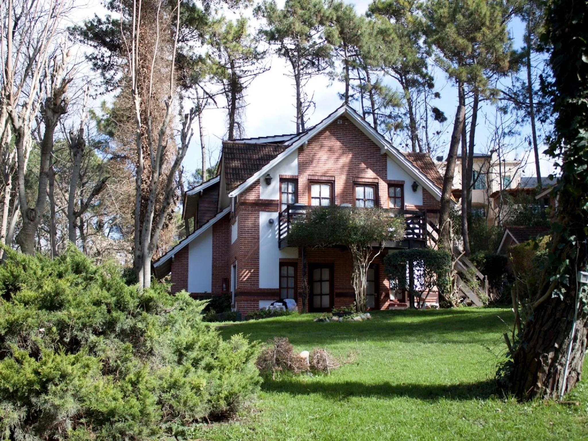 Facade/entrance in Posada del Bosque By HS