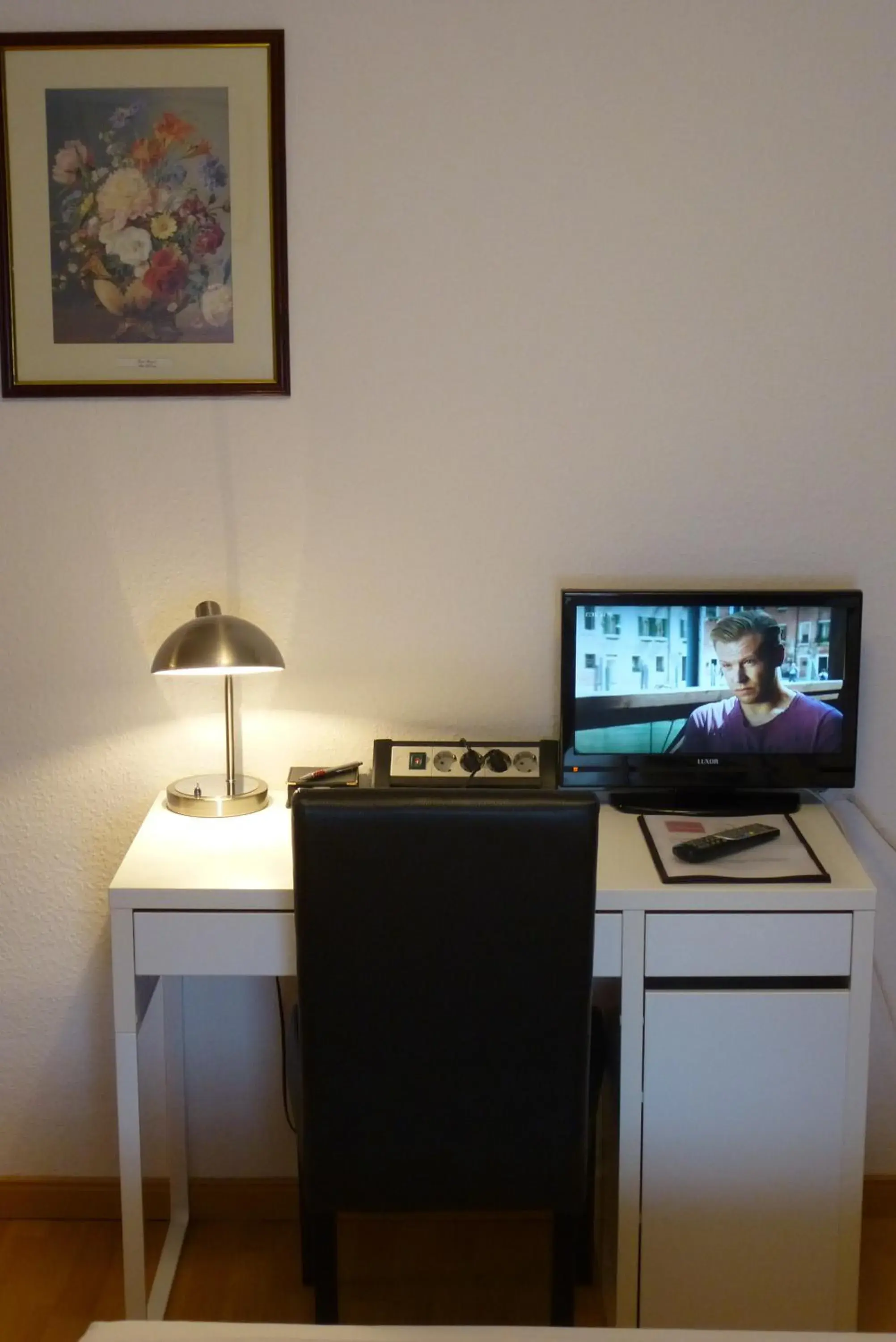 Economy Single Room with Shared Bathroom and Toilet - single occupancy in Zum Löwen Economy Single Room with Shared Bathroom and Toilet - single occupancy in Zum Löwen