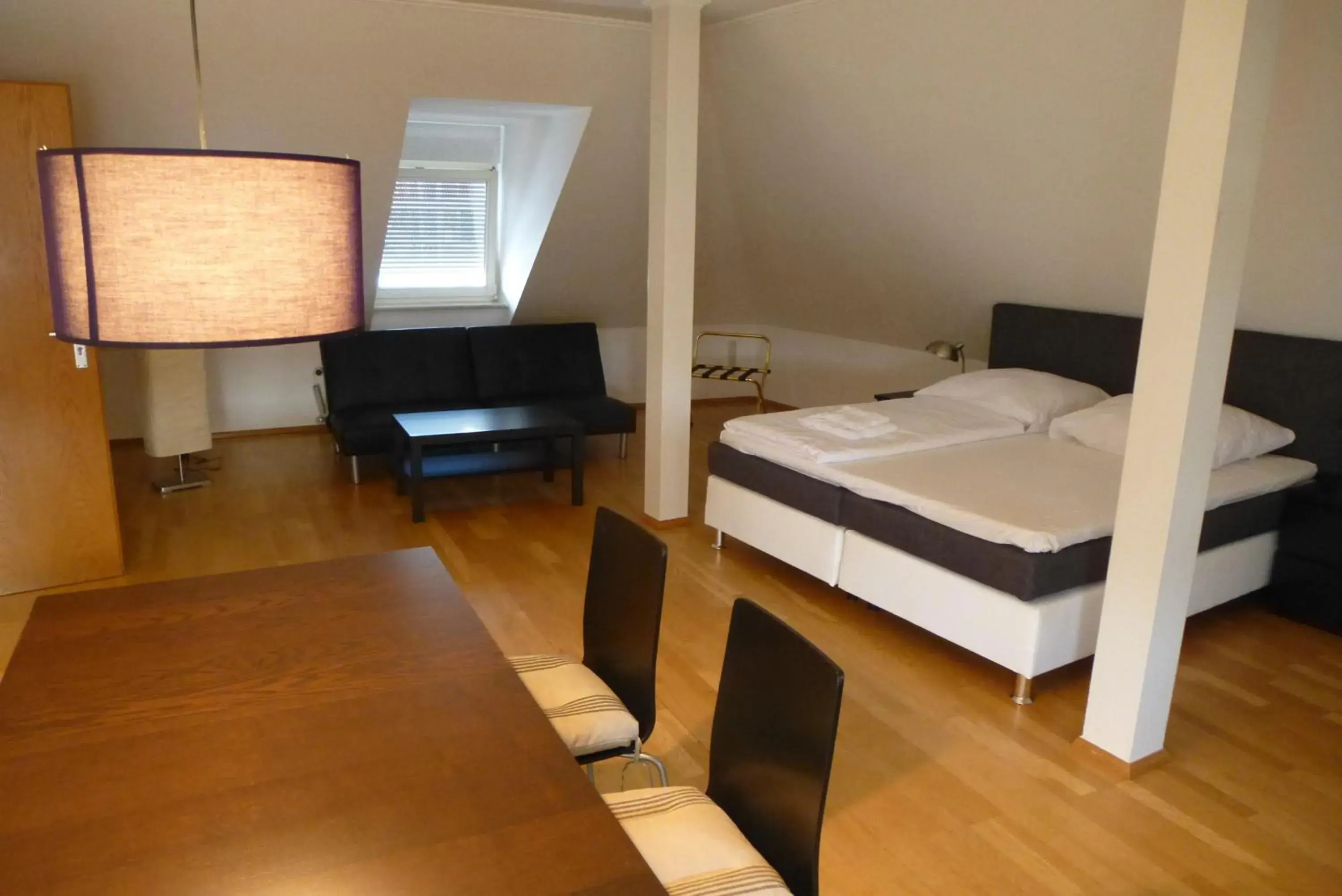 Economy Double Room with Shared Bathroom and Toilet - single occupancy in Zum Löwen Economy Double Room with Shared Bathroom and Toilet - single occupancy in Zum Löwen