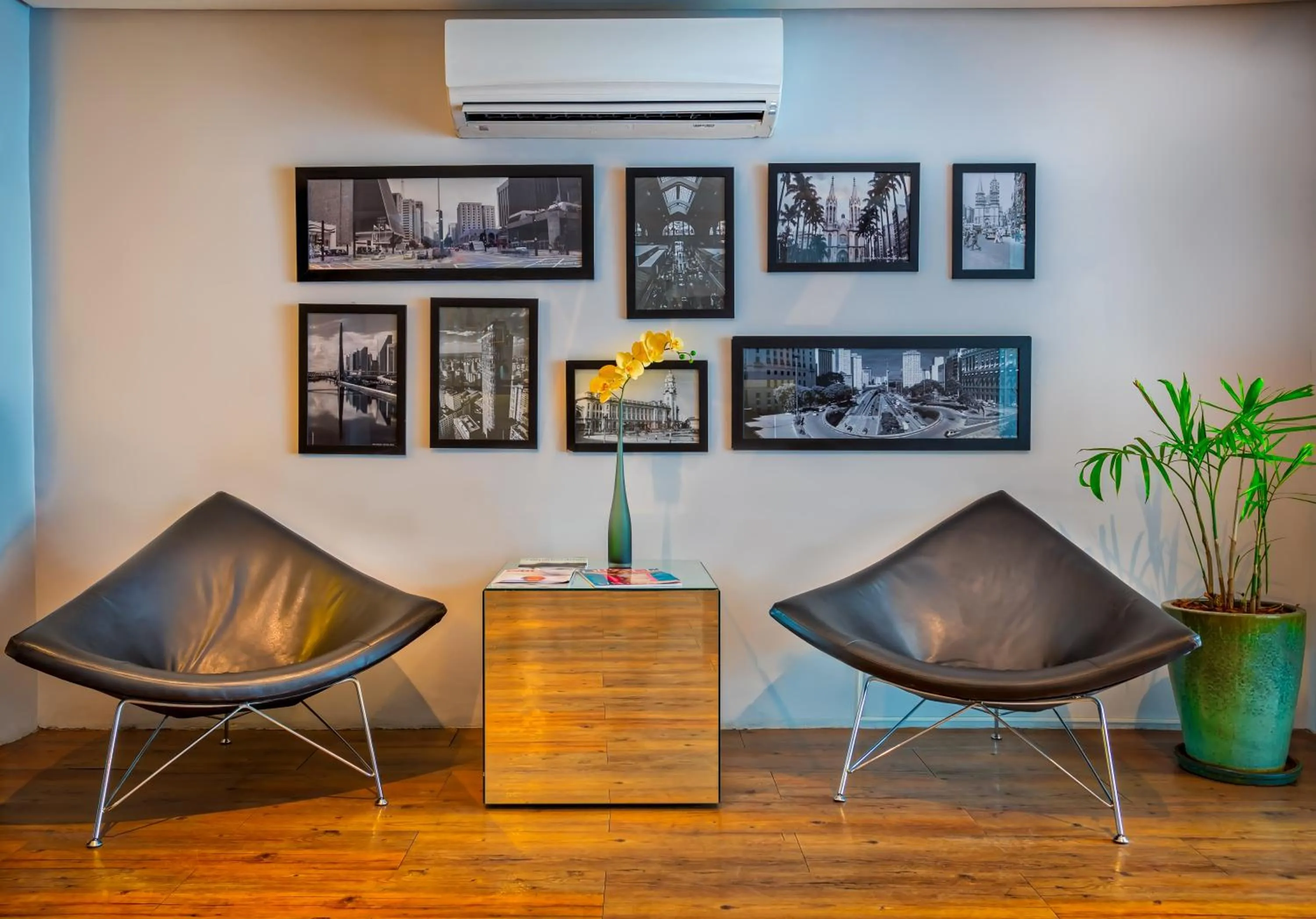 Lounge or bar in H3 Hotel Paulista