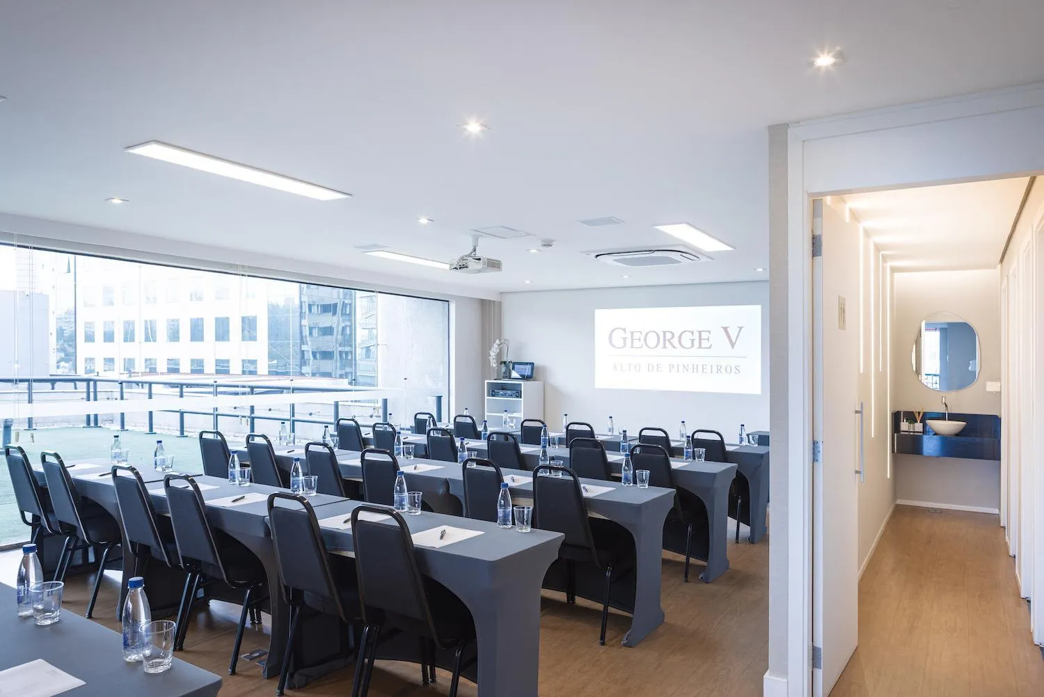 TV and multimedia in George V Alto De Pinheiros