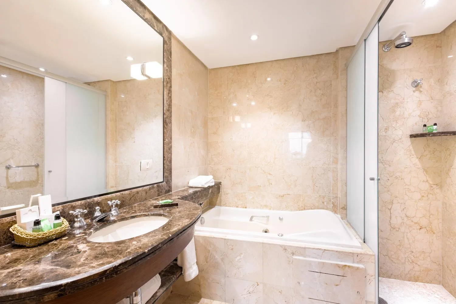 Hot Tub in George V Alto De Pinheiros