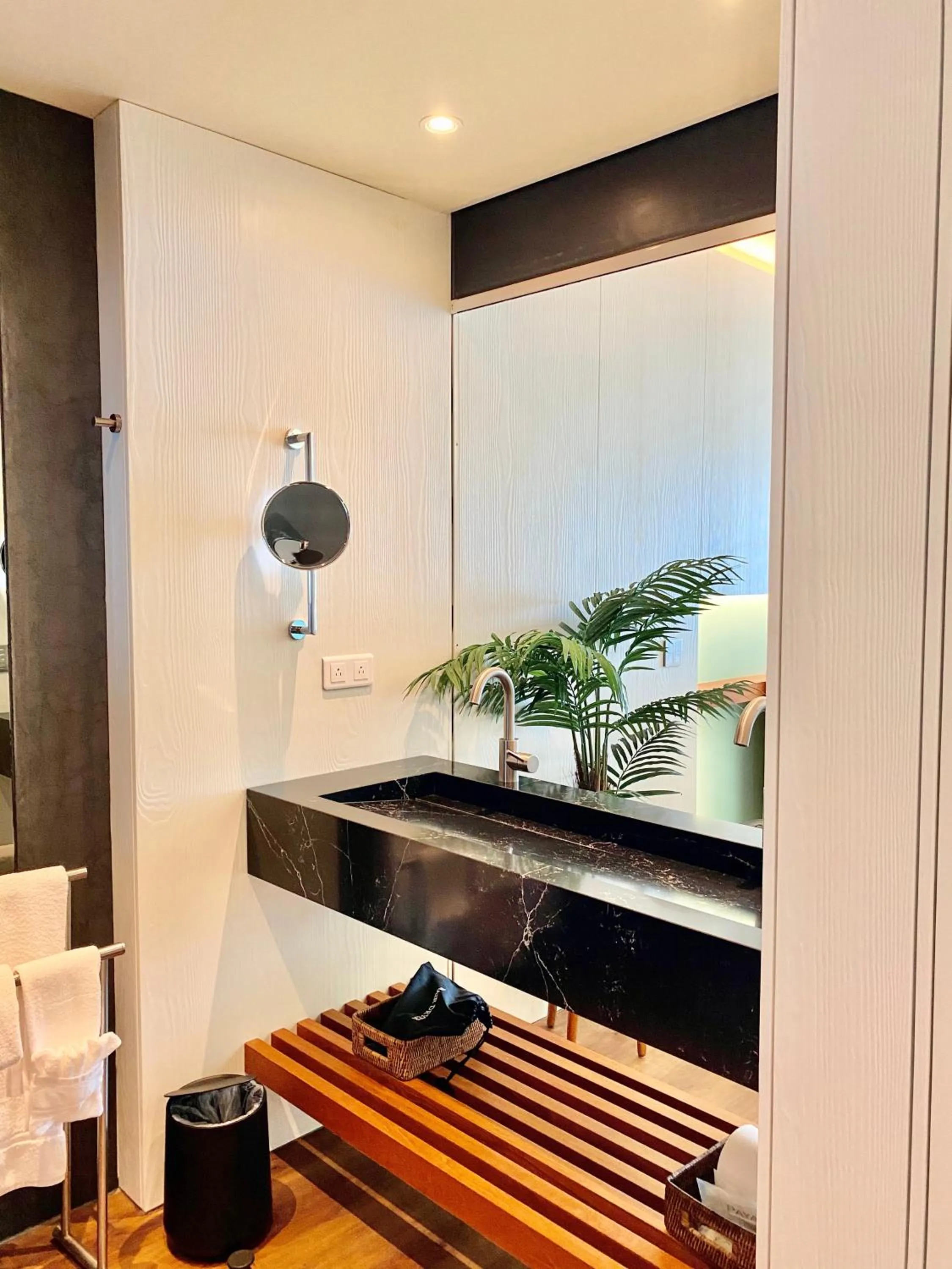 Bathroom in Holland House Beach Hotel