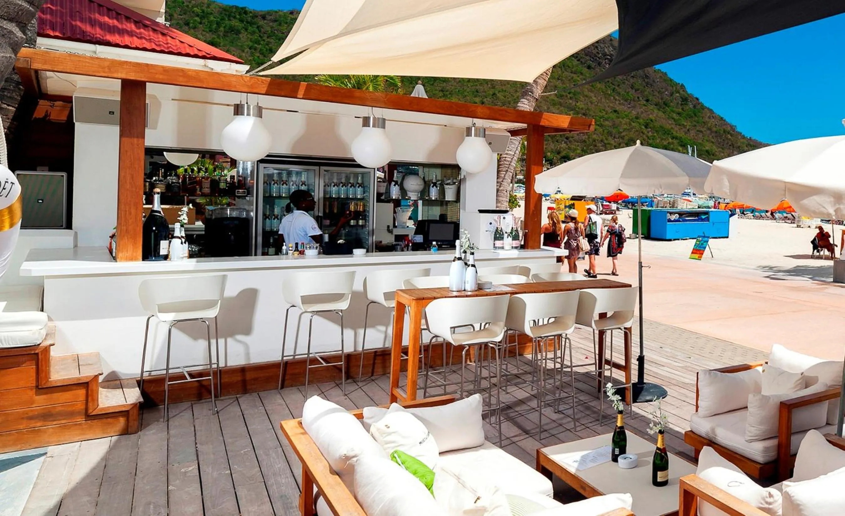 Lounge or bar in Holland House Beach Hotel