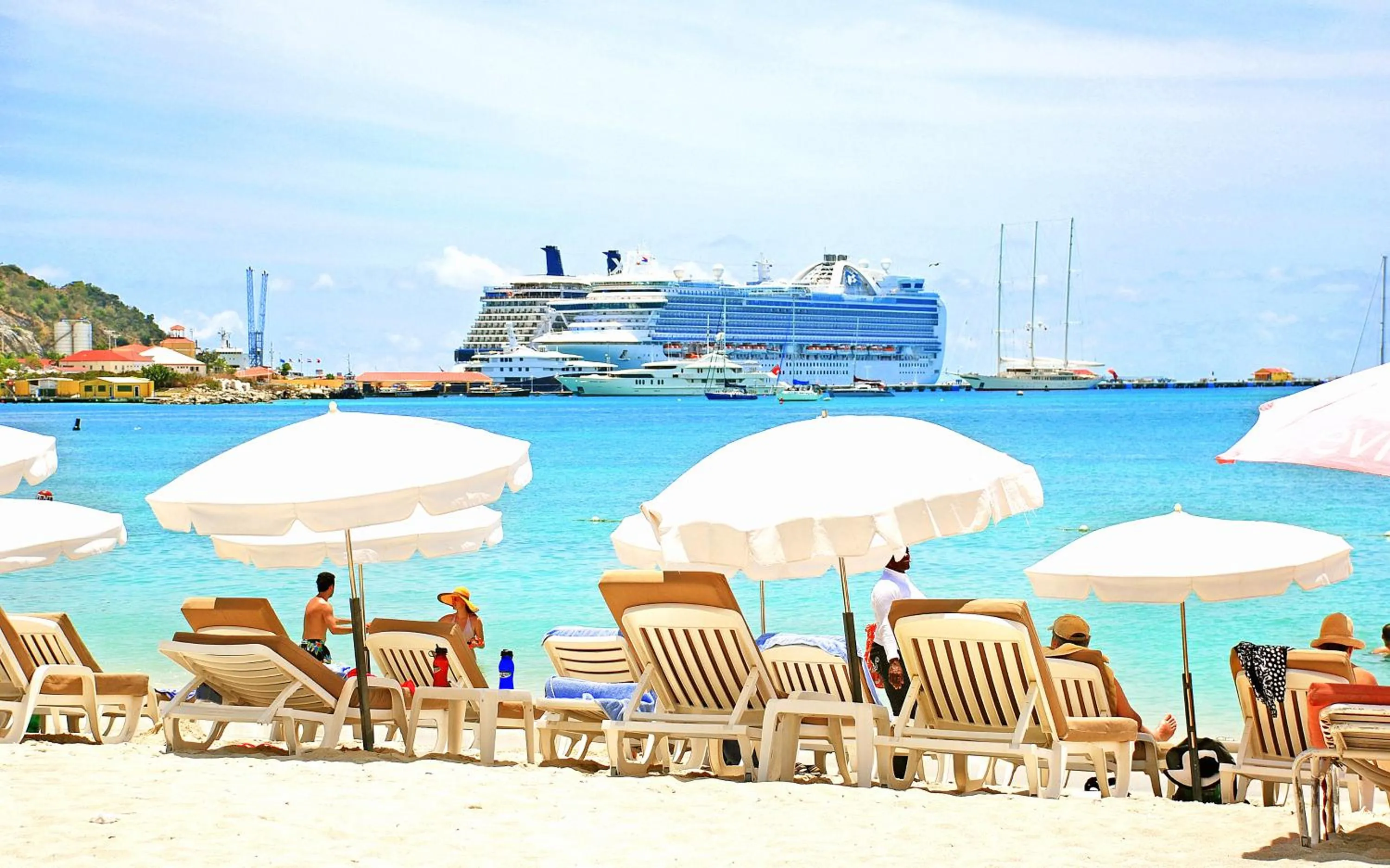 Beach in Holland House Beach Hotel