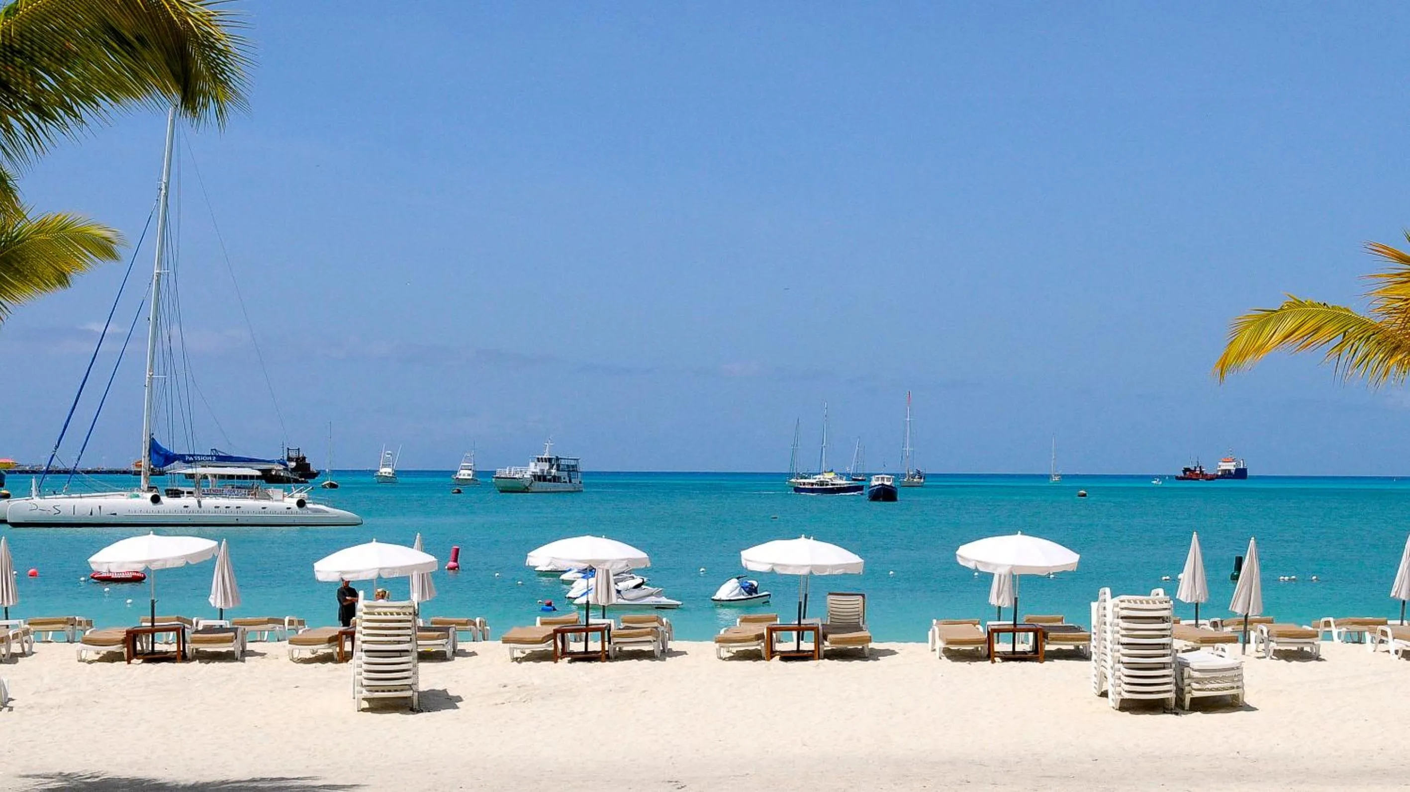 Day in Holland House Beach Hotel