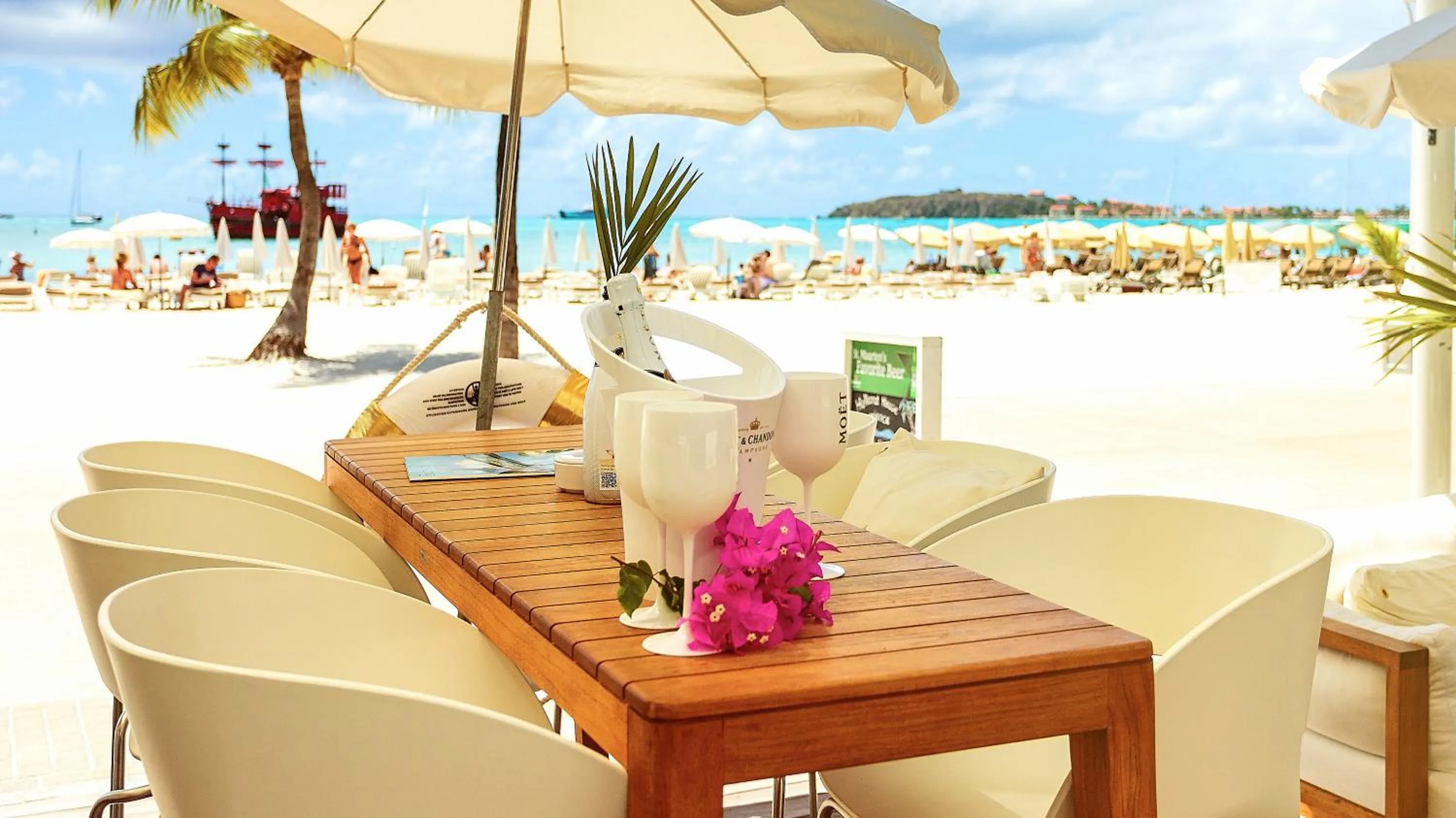 Restaurant/places to eat in Holland House Beach Hotel