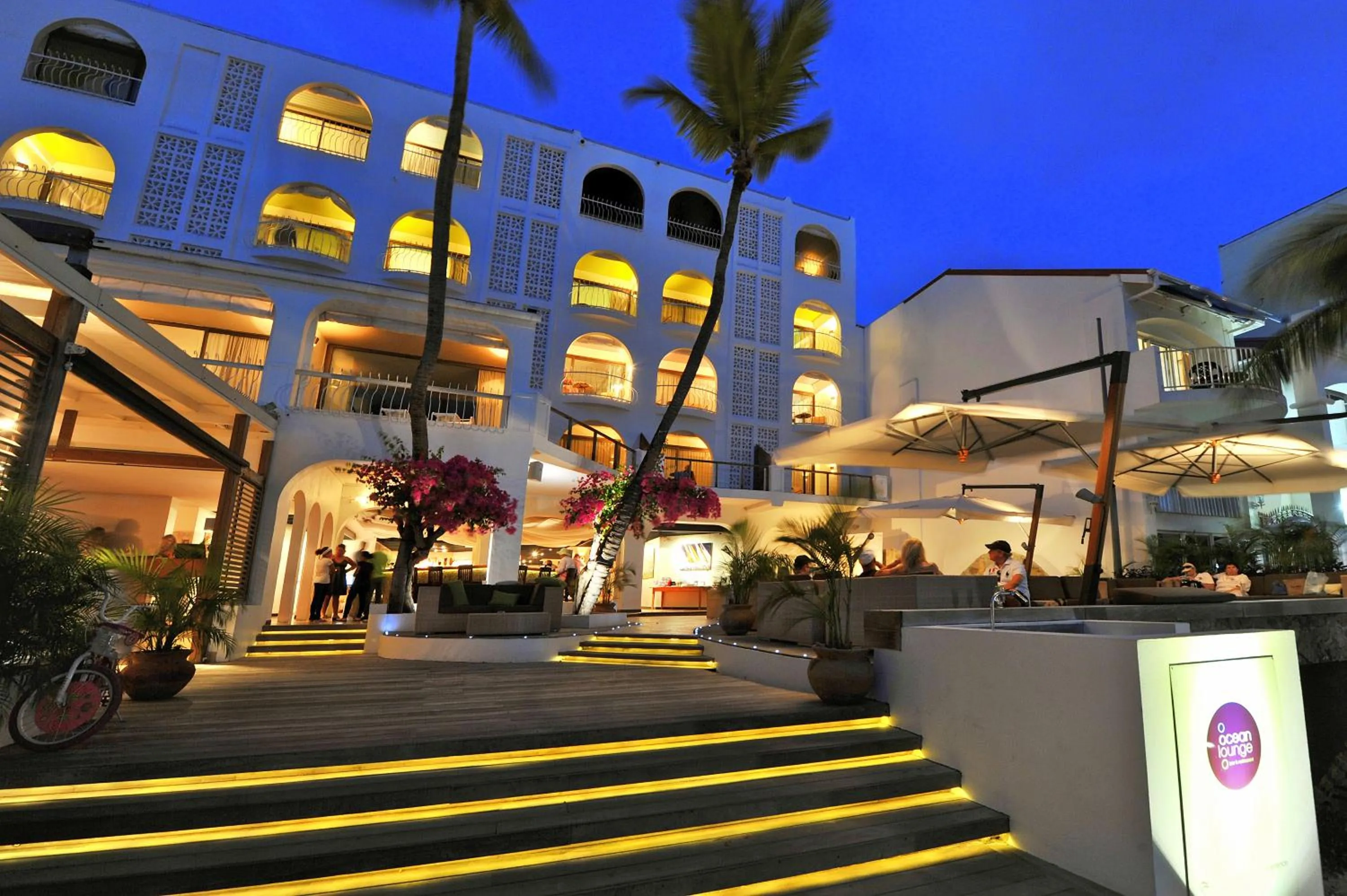 Facade/entrance in Holland House Beach Hotel