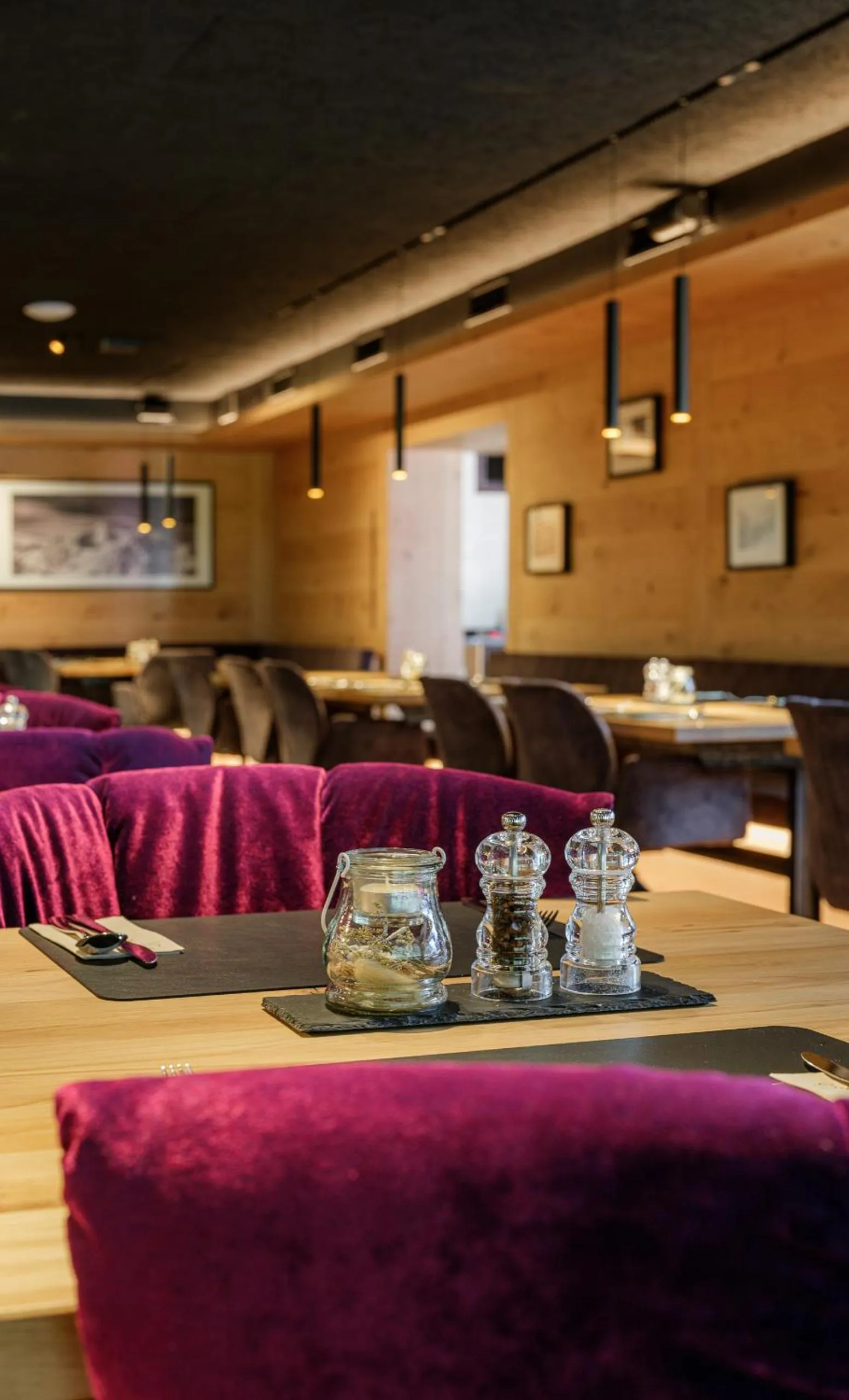 Restaurant/places to eat in Hotel La Reserve