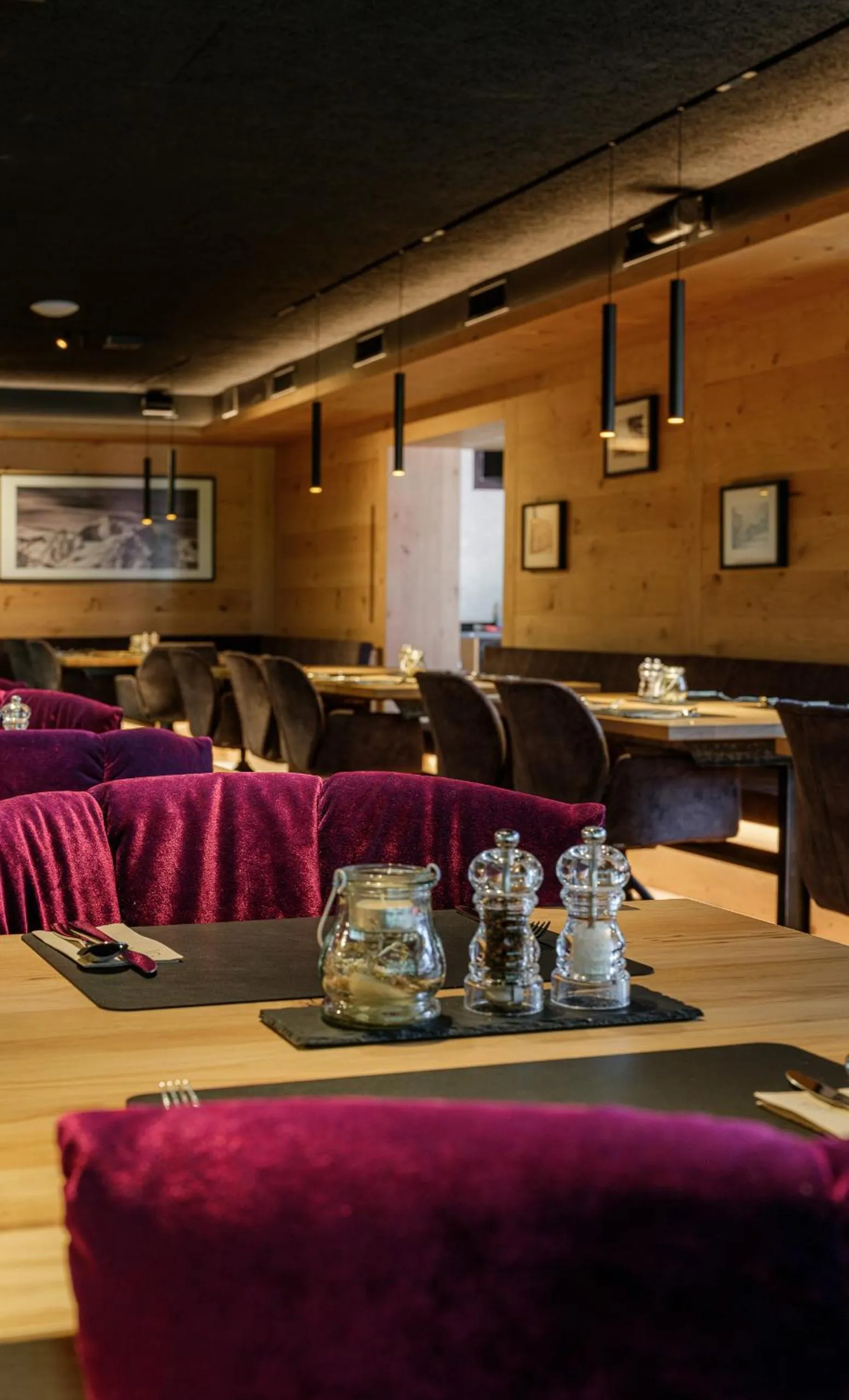 Restaurant/places to eat in Hotel La Reserve