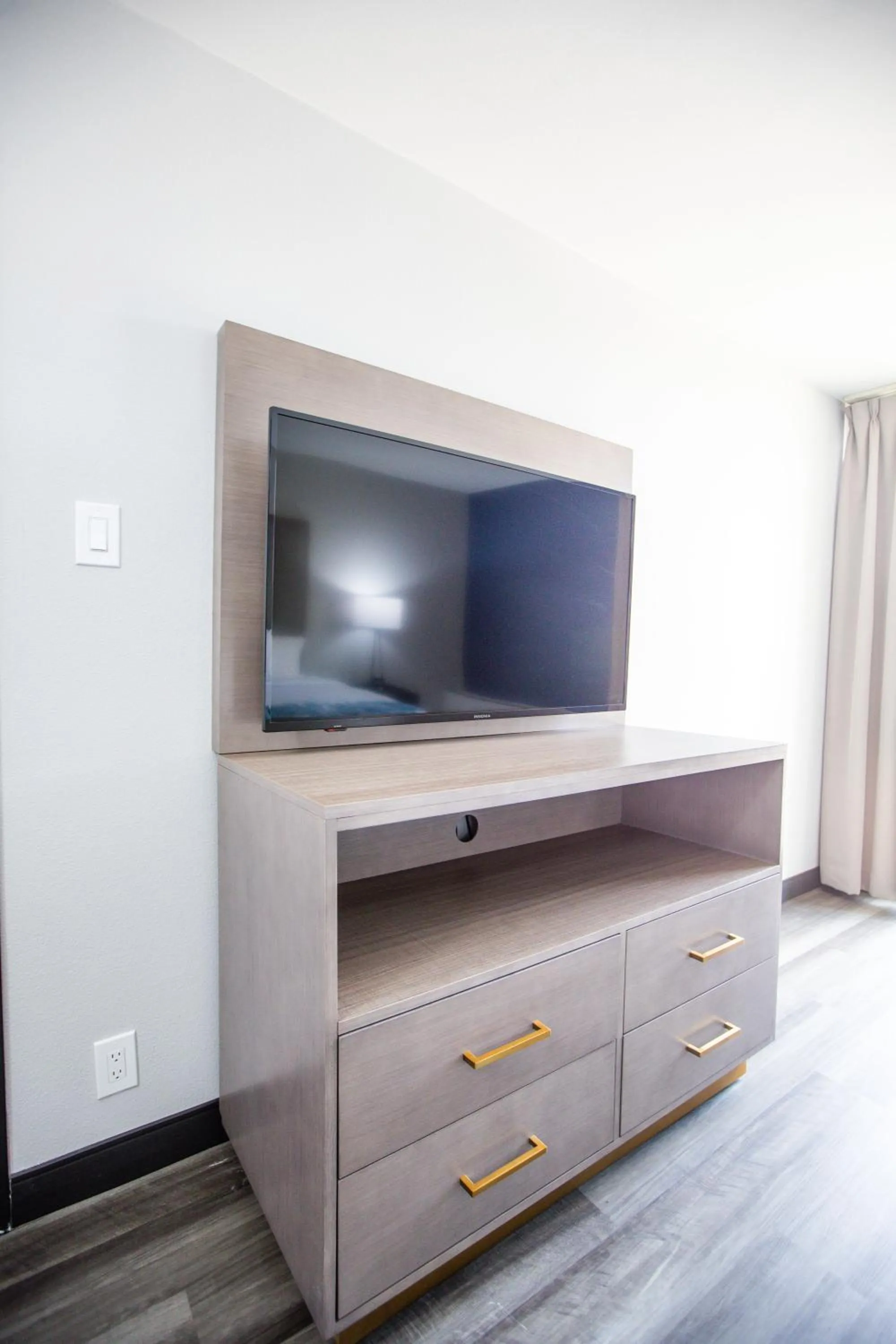 TV and multimedia in La Quinta by Wyndham Dallas I-35 Walnut Hill Ln