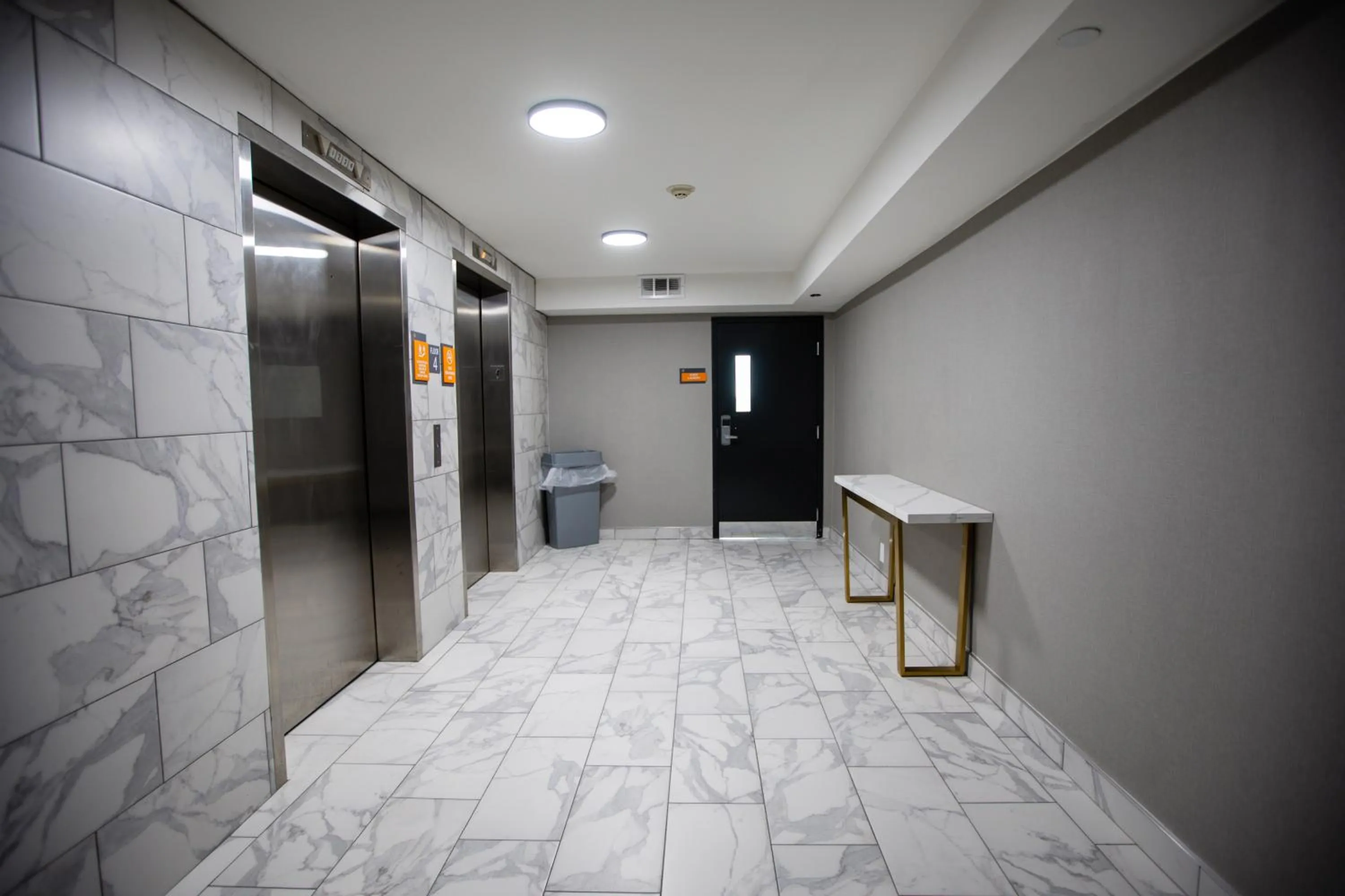 Property building in La Quinta by Wyndham Dallas I-35 Walnut Hill Ln