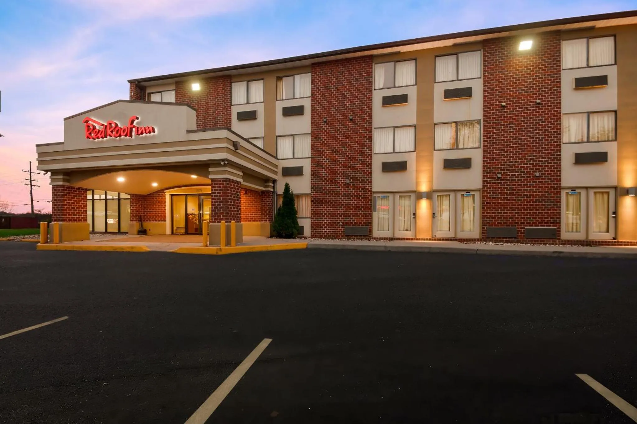 Property building in Red Roof Inn Martinsburg