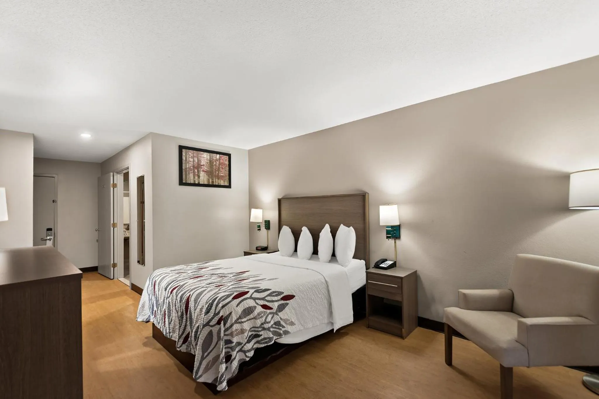 Bedroom, Bed in Red Roof Inn Martinsburg