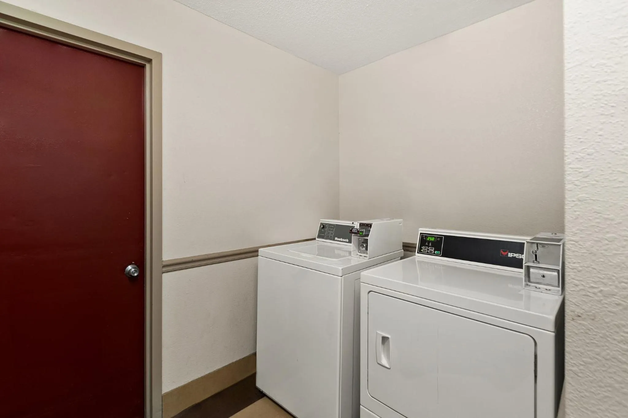 laundry in Red Roof Inn Martinsburg