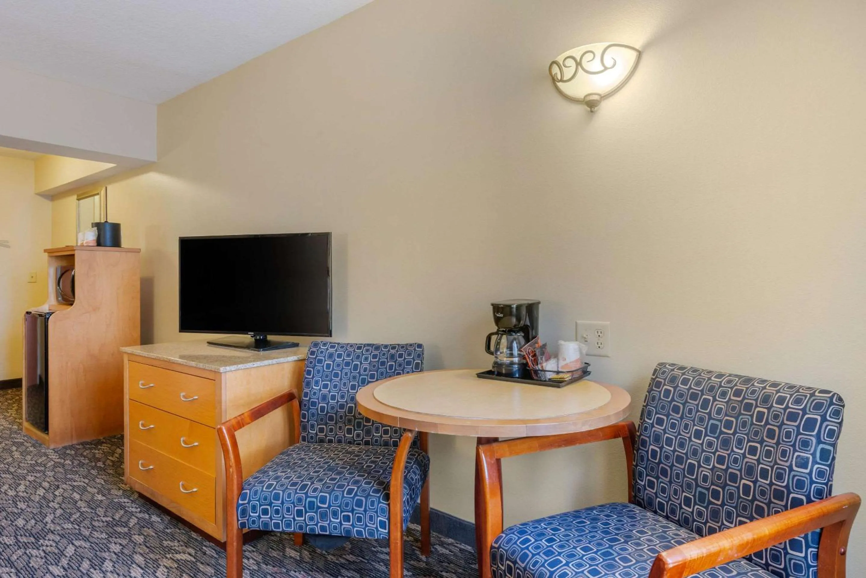 Photo of the whole room in Clarion Inn Ormond Beach at Destination Daytona