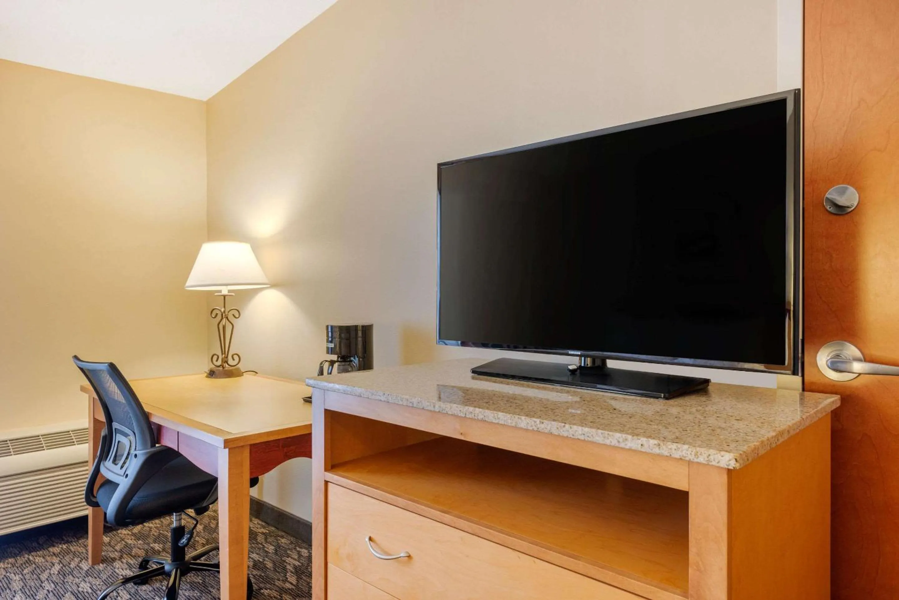 Photo of the whole room in Clarion Inn Ormond Beach at Destination Daytona