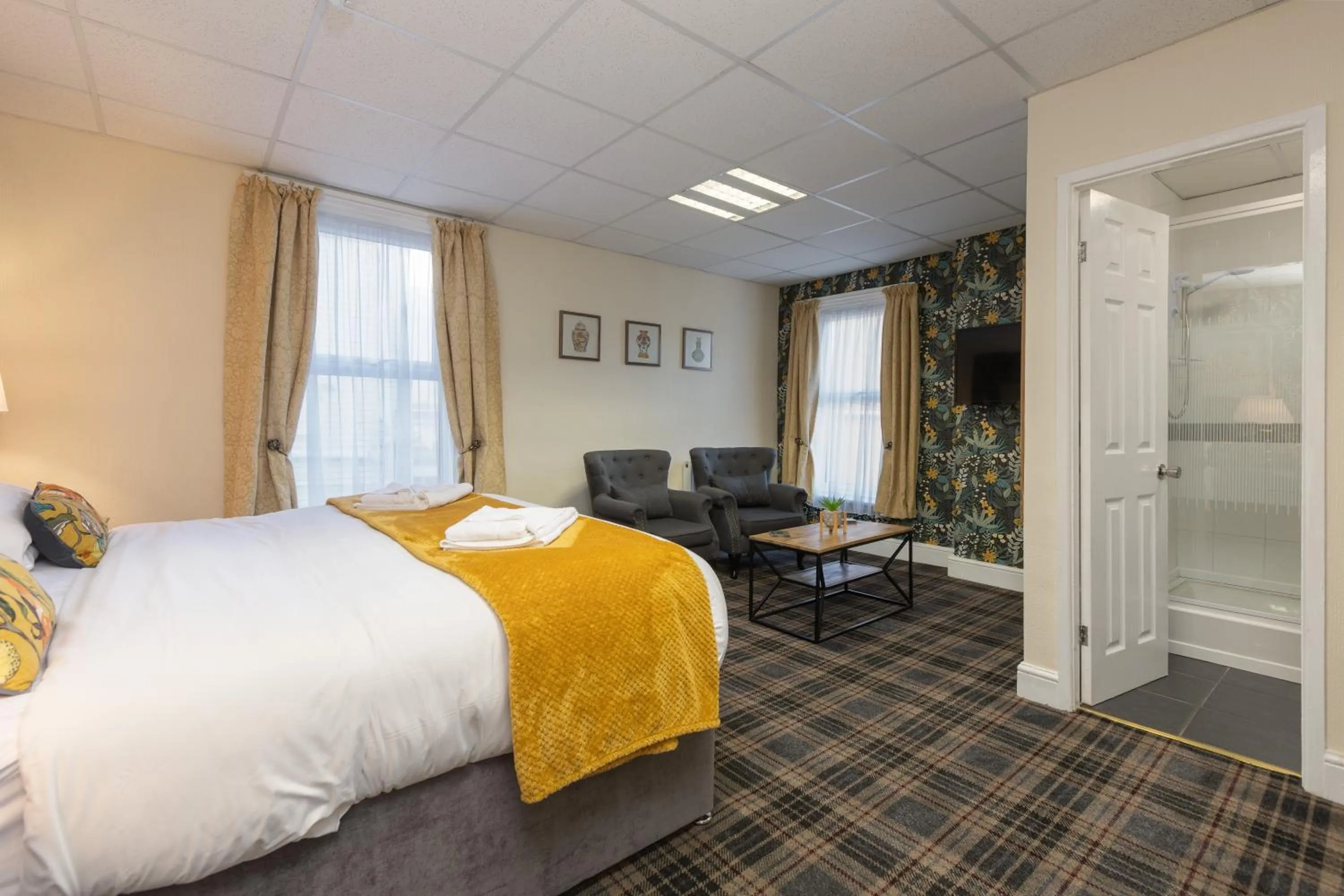 Bed in Adelaide Lodge - Town Centre - Opposite Winter Gardens