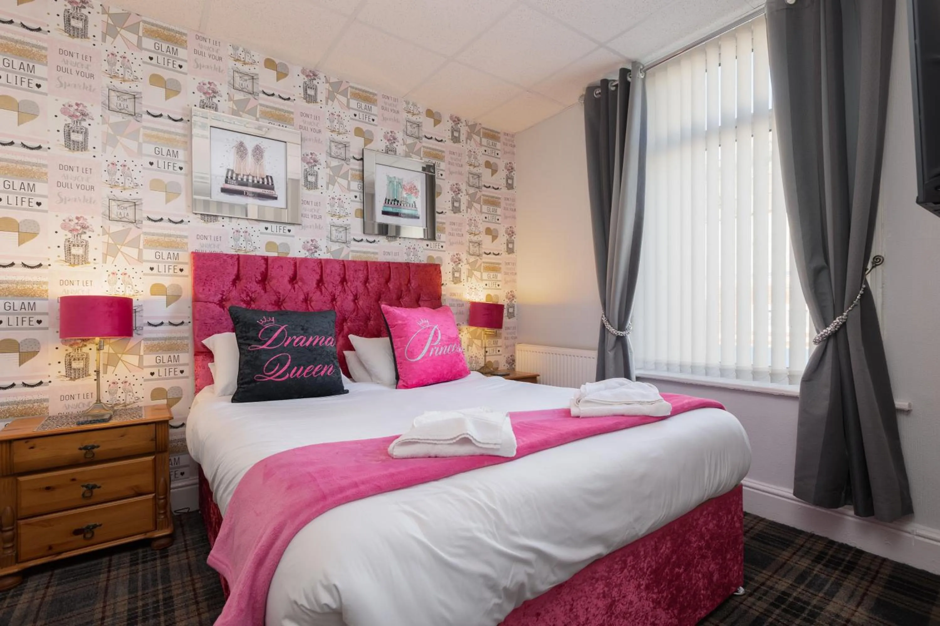 Bed in Adelaide Lodge - Town Centre - Opposite Winter Gardens