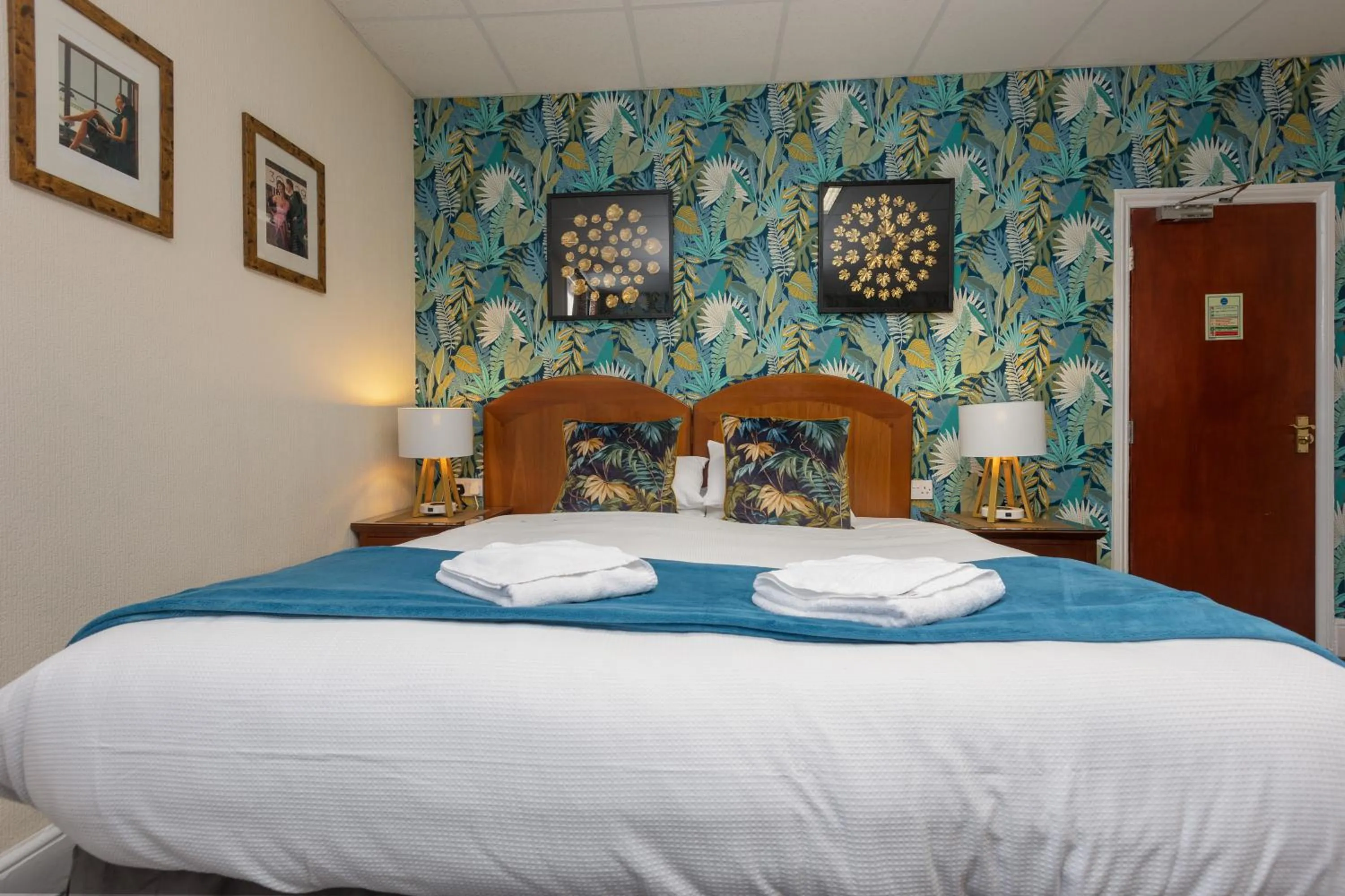 Bed in Adelaide Lodge - Town Centre - Opposite Winter Gardens