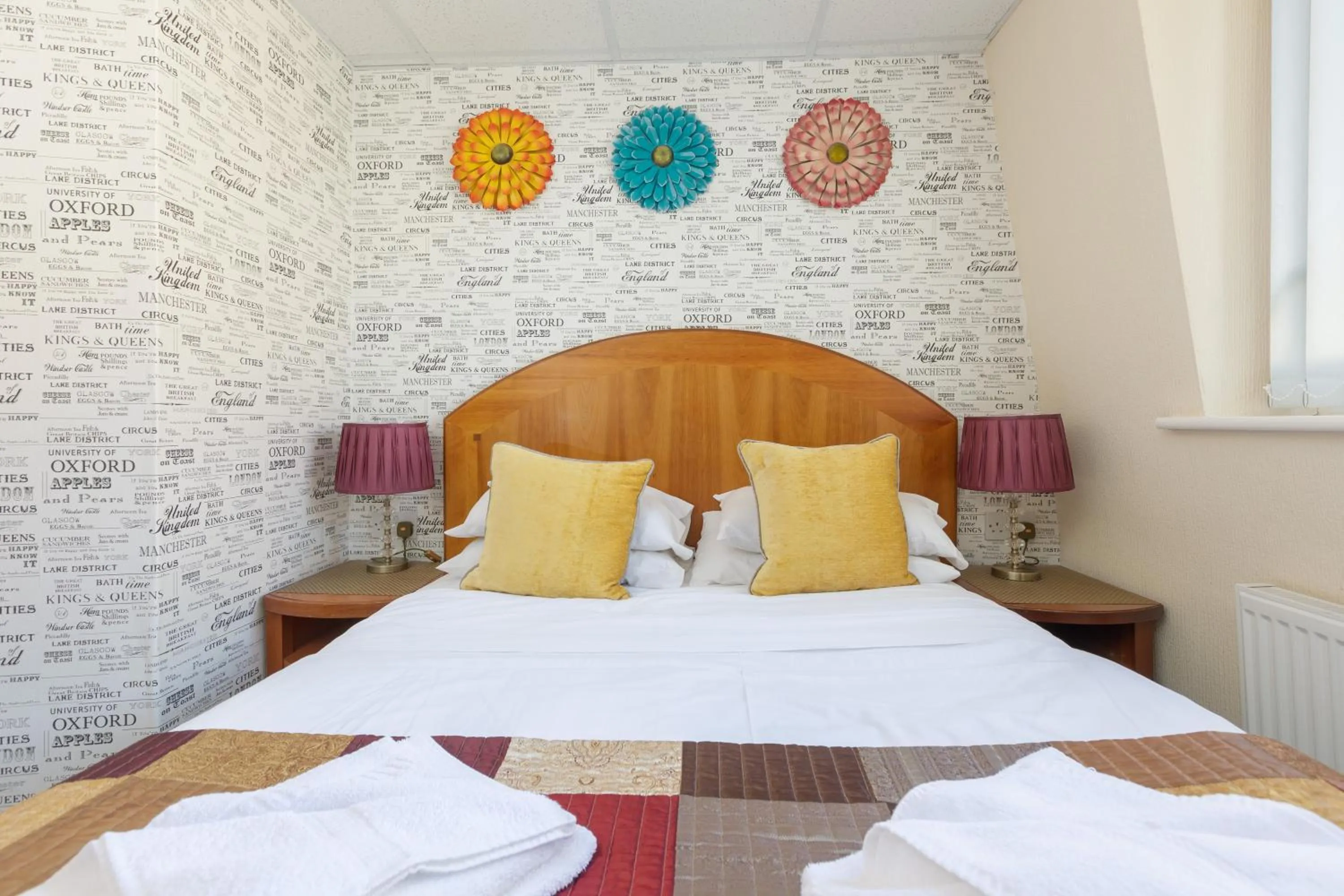 Bed in Adelaide Lodge - Town Centre - Opposite Winter Gardens