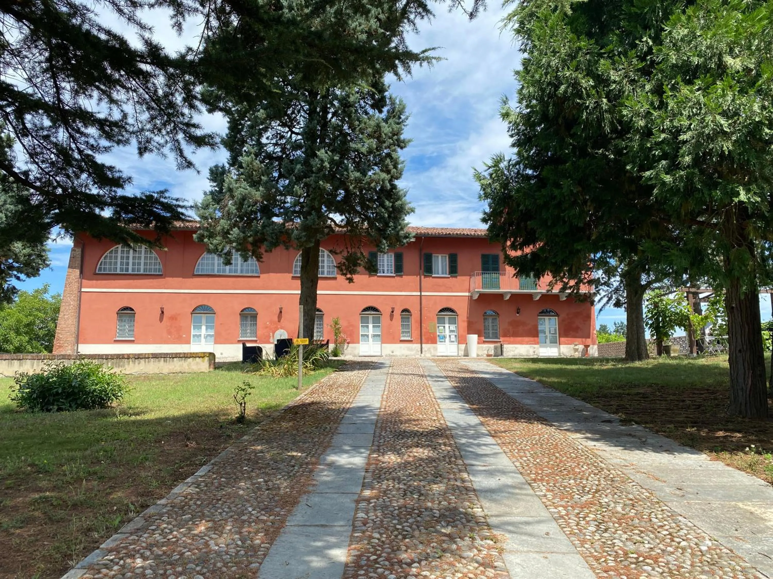 Property building in La Mondianese "House of Ruchè"