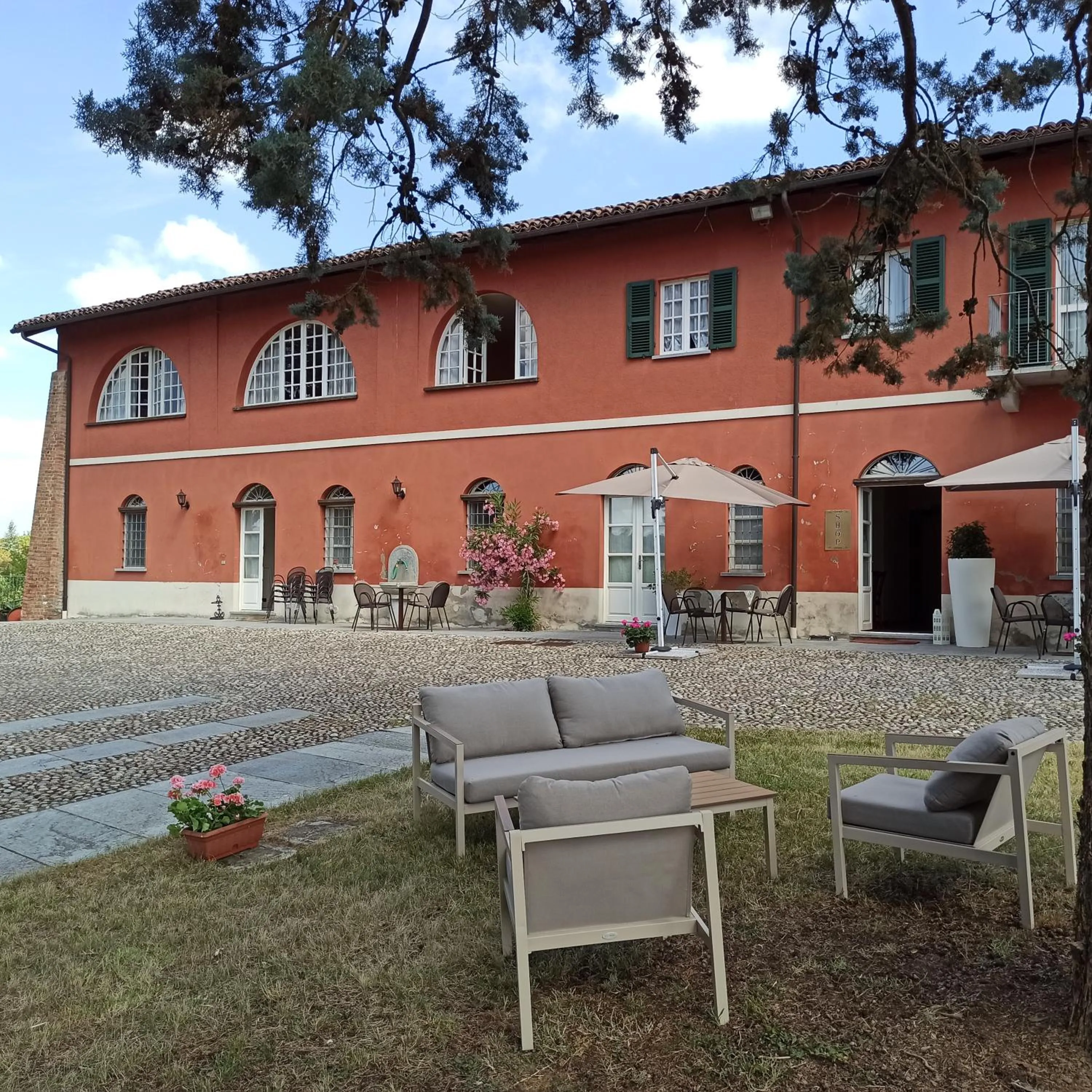 Property building in La Mondianese "House of Ruchè"