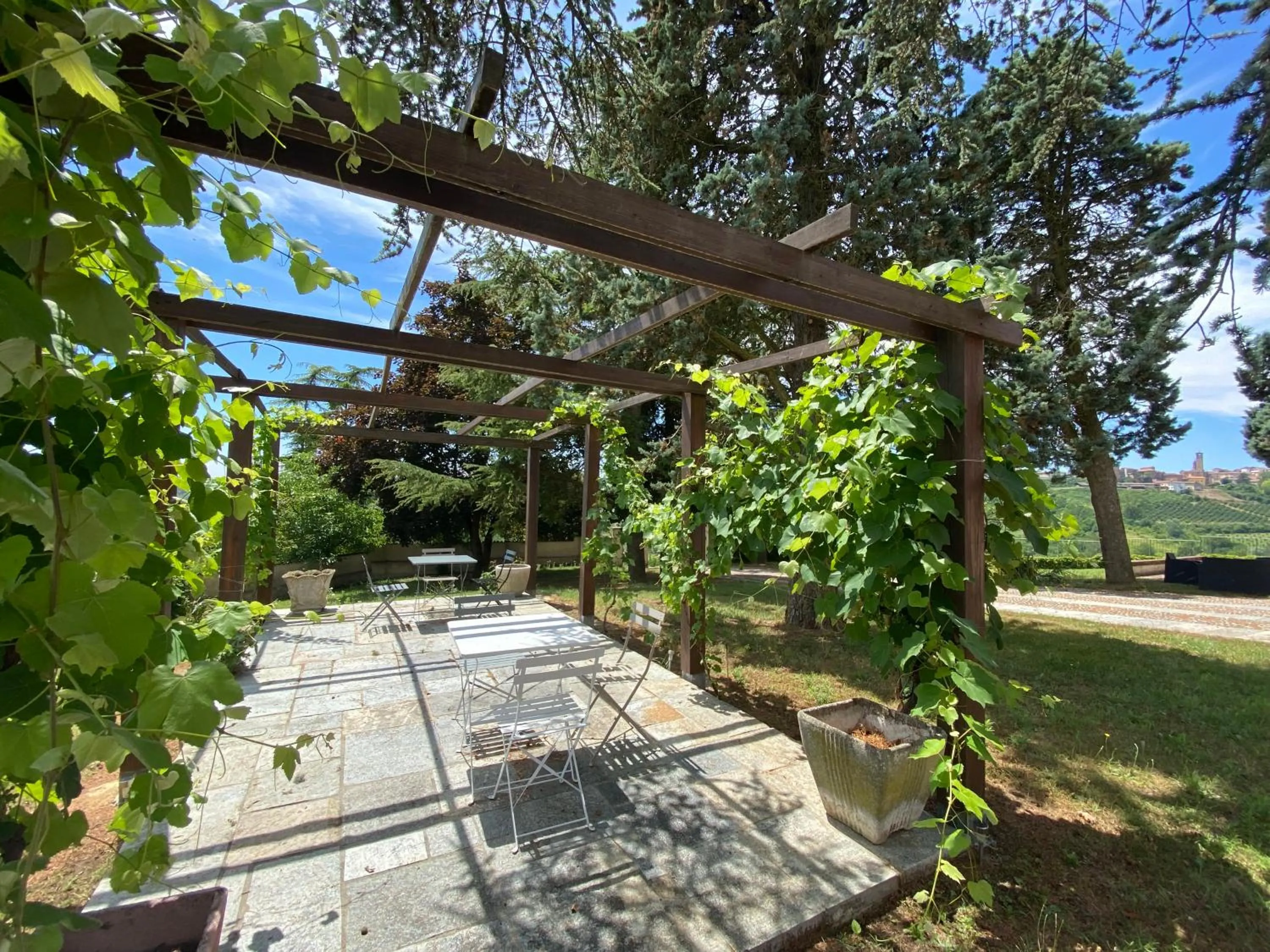 Garden in La Mondianese "House of Ruchè"