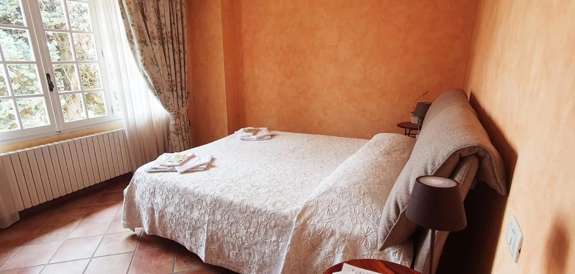 Photo of the whole room in La Mondianese "House of Ruchè"