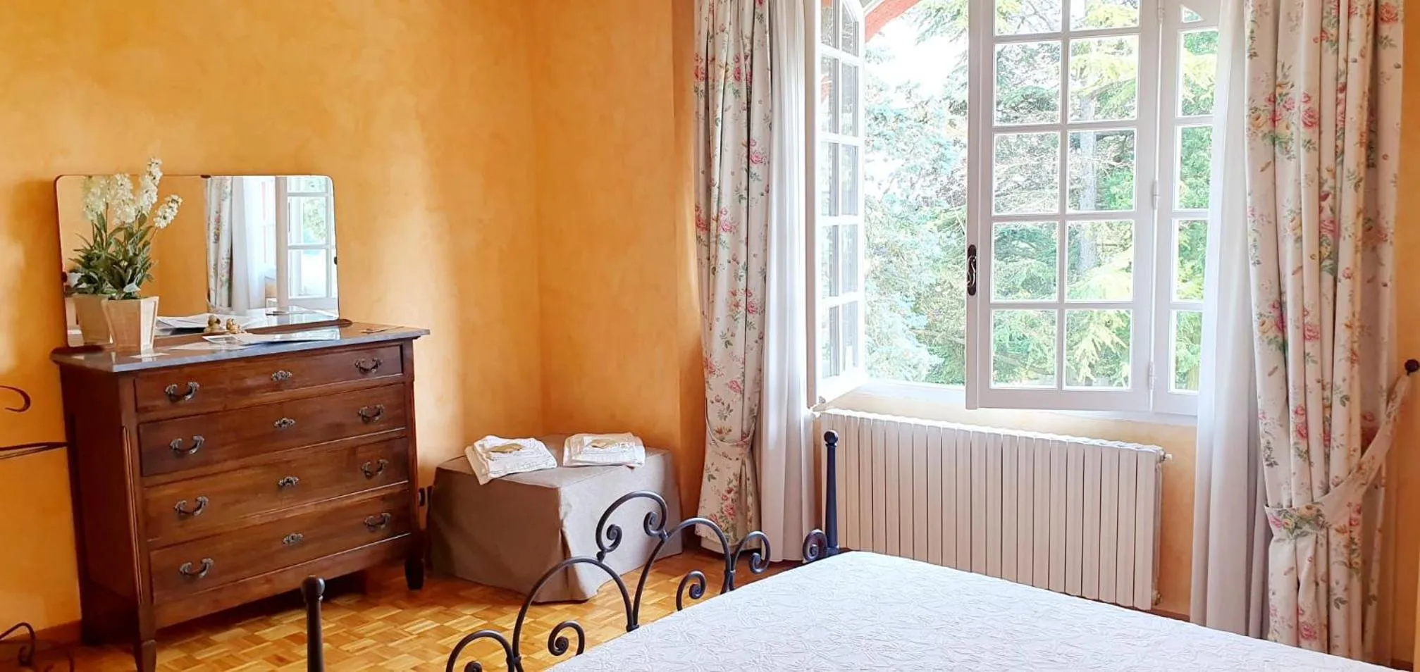 Bedroom in La Mondianese "House of Ruchè"