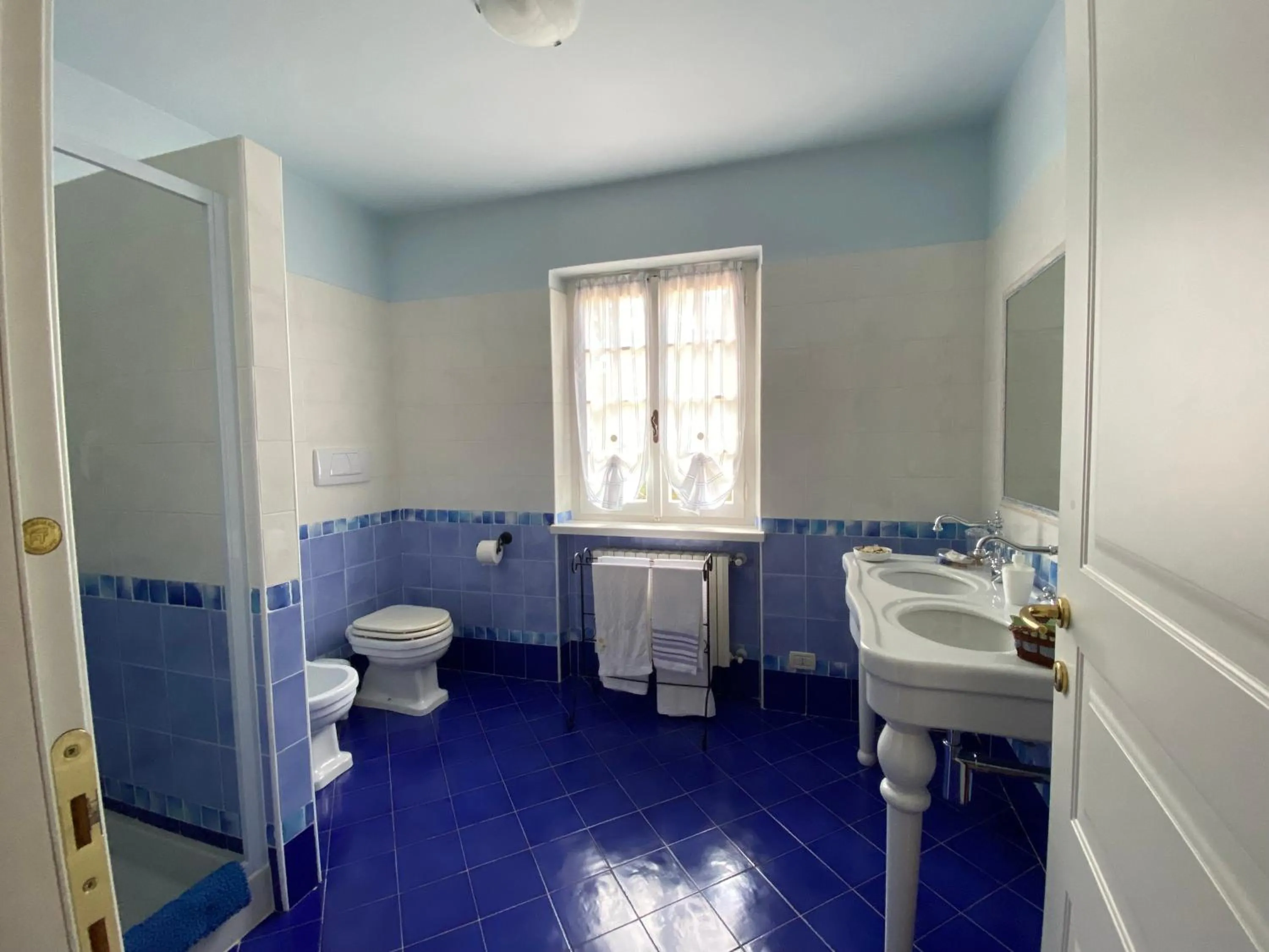 Bathroom in La Mondianese "House of Ruchè"