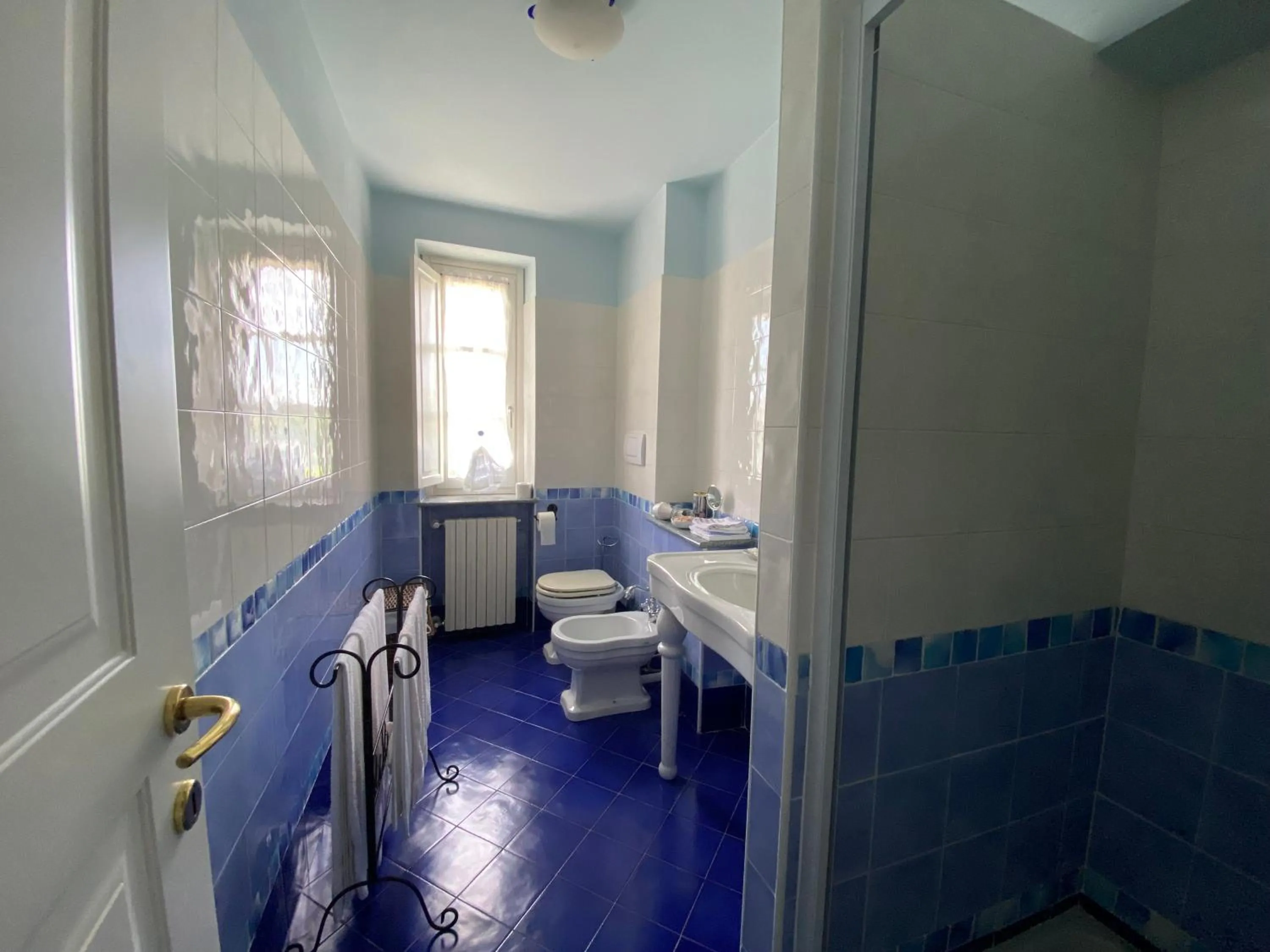 Bathroom in La Mondianese "House of Ruchè"