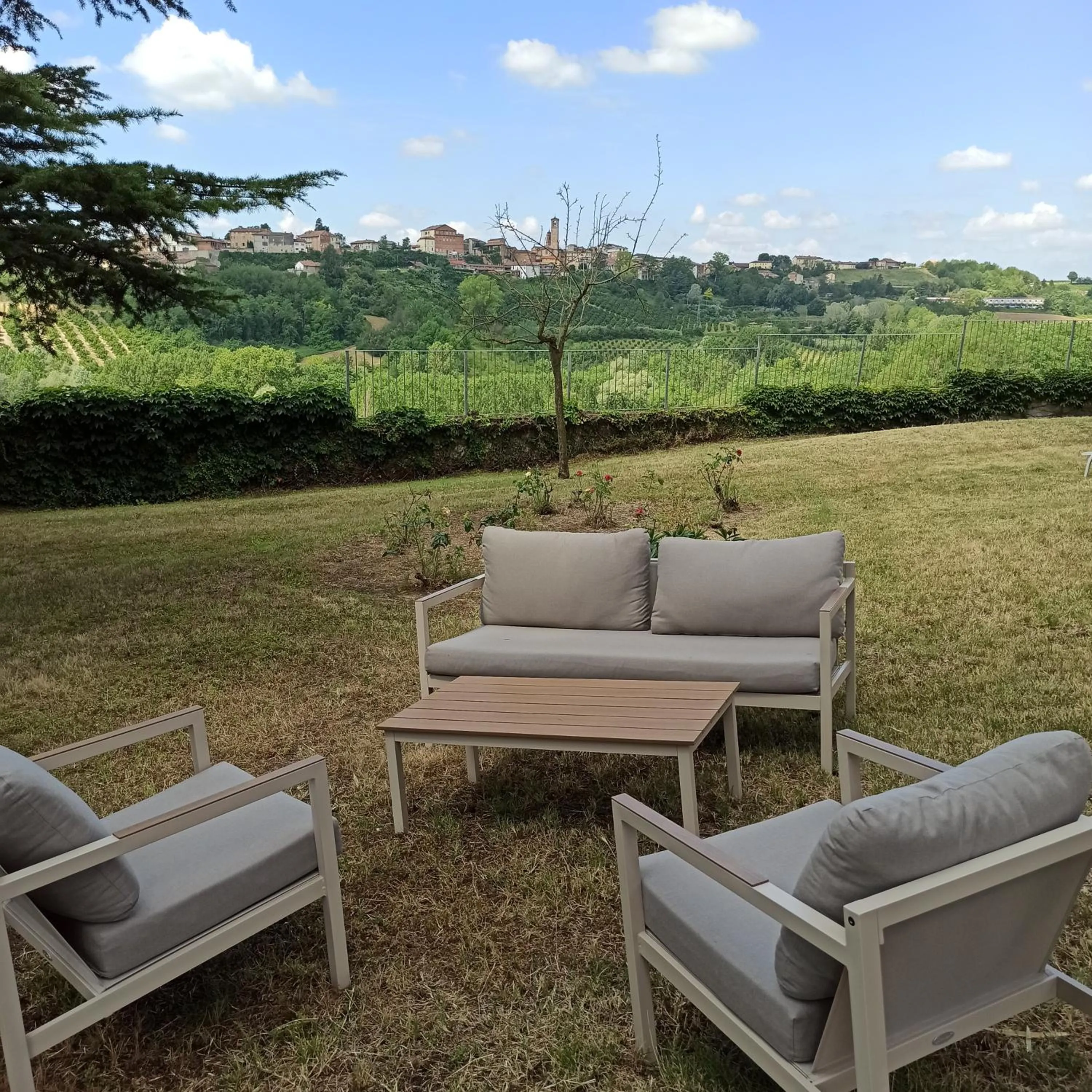 Natural landscape in La Mondianese "House of Ruchè"