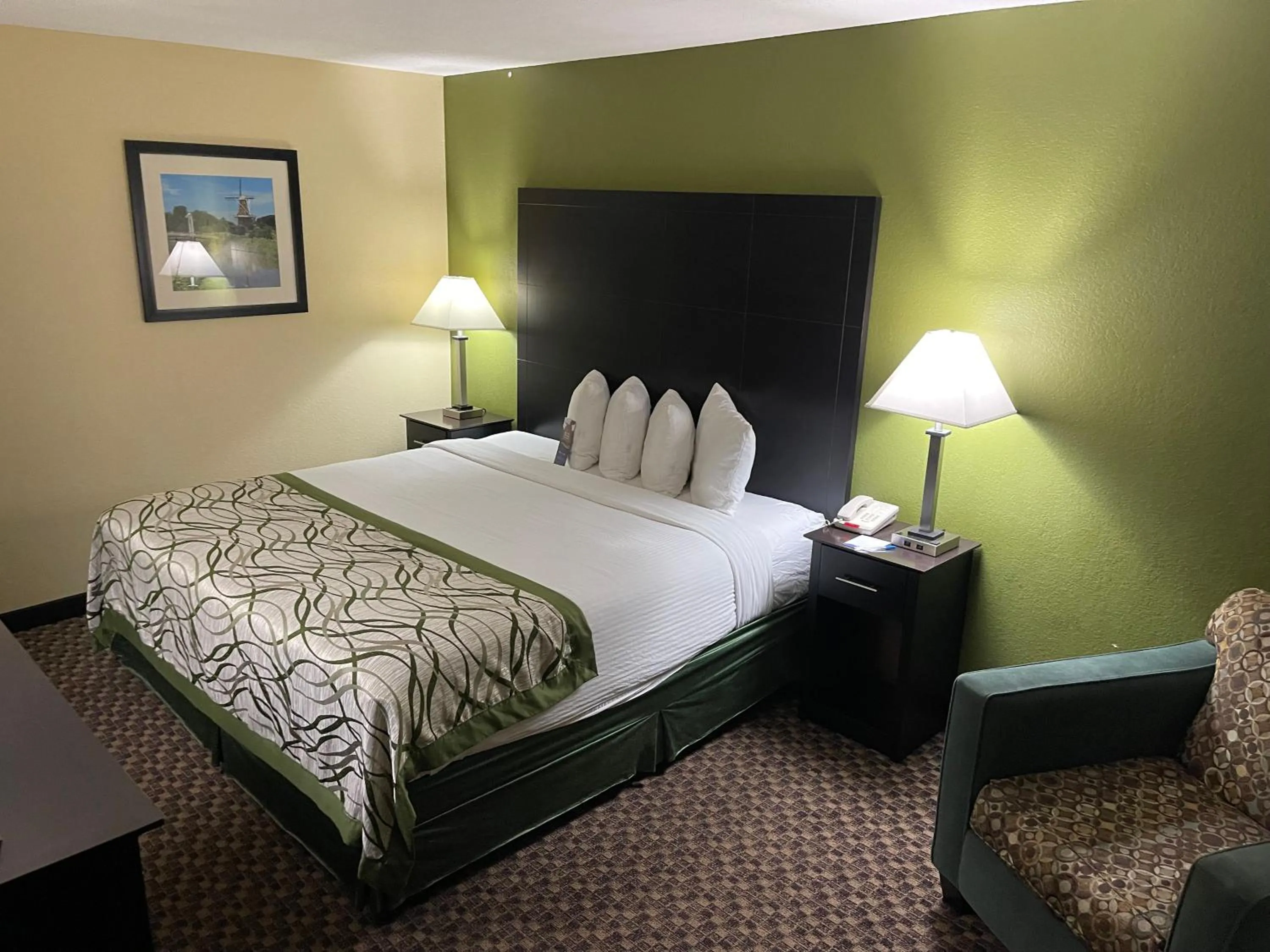 Bed in Baymont by Wyndham Holland