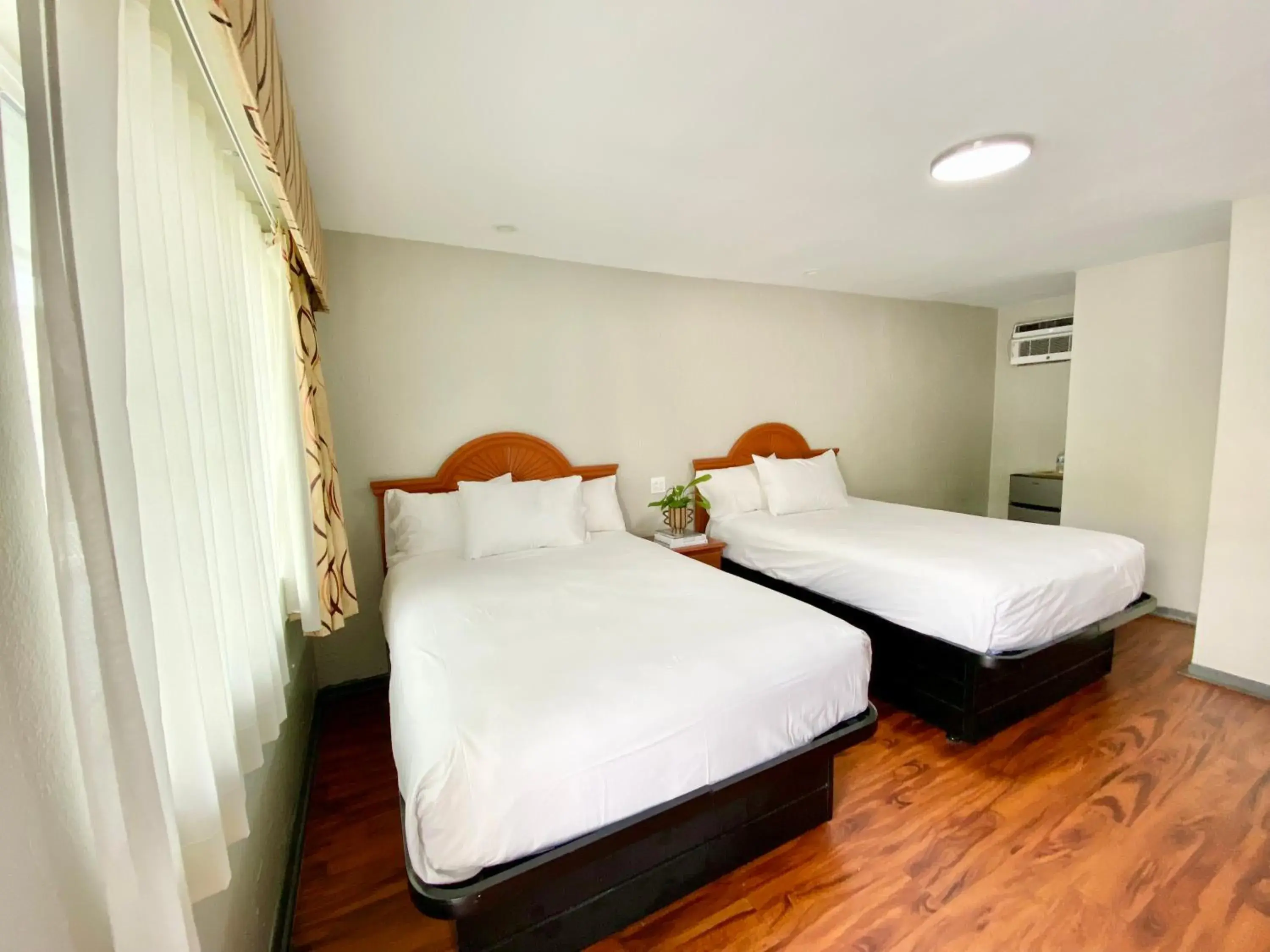 Double Room with Two Double Beds in Gainesville Lodge Double Room with Two Double Beds in Gainesville Lodge