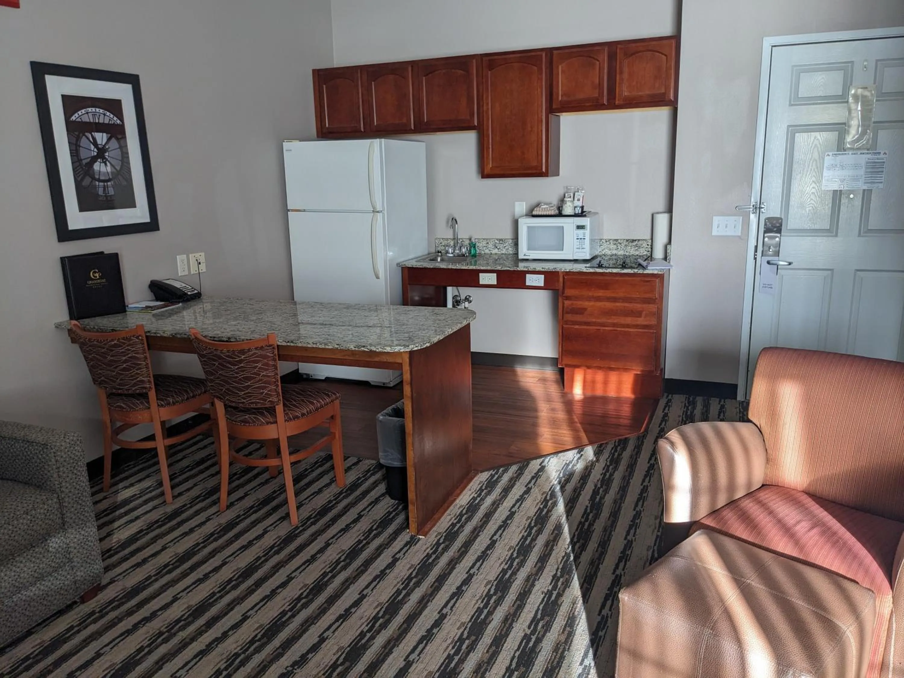 Dining area in GrandStay Residential Suites Hotel
