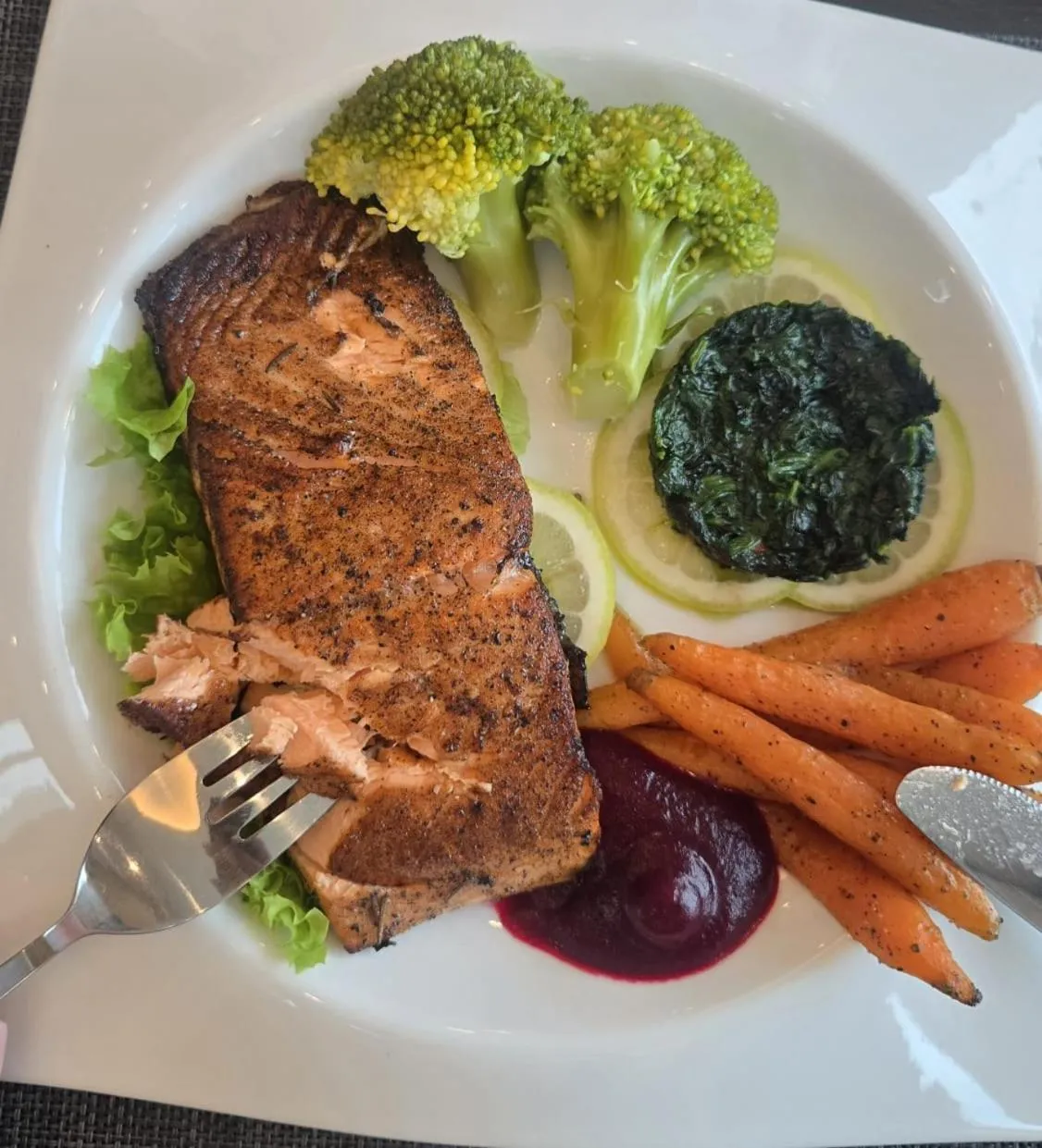 Restaurant/places to eat in Mateus Hotel & Pool