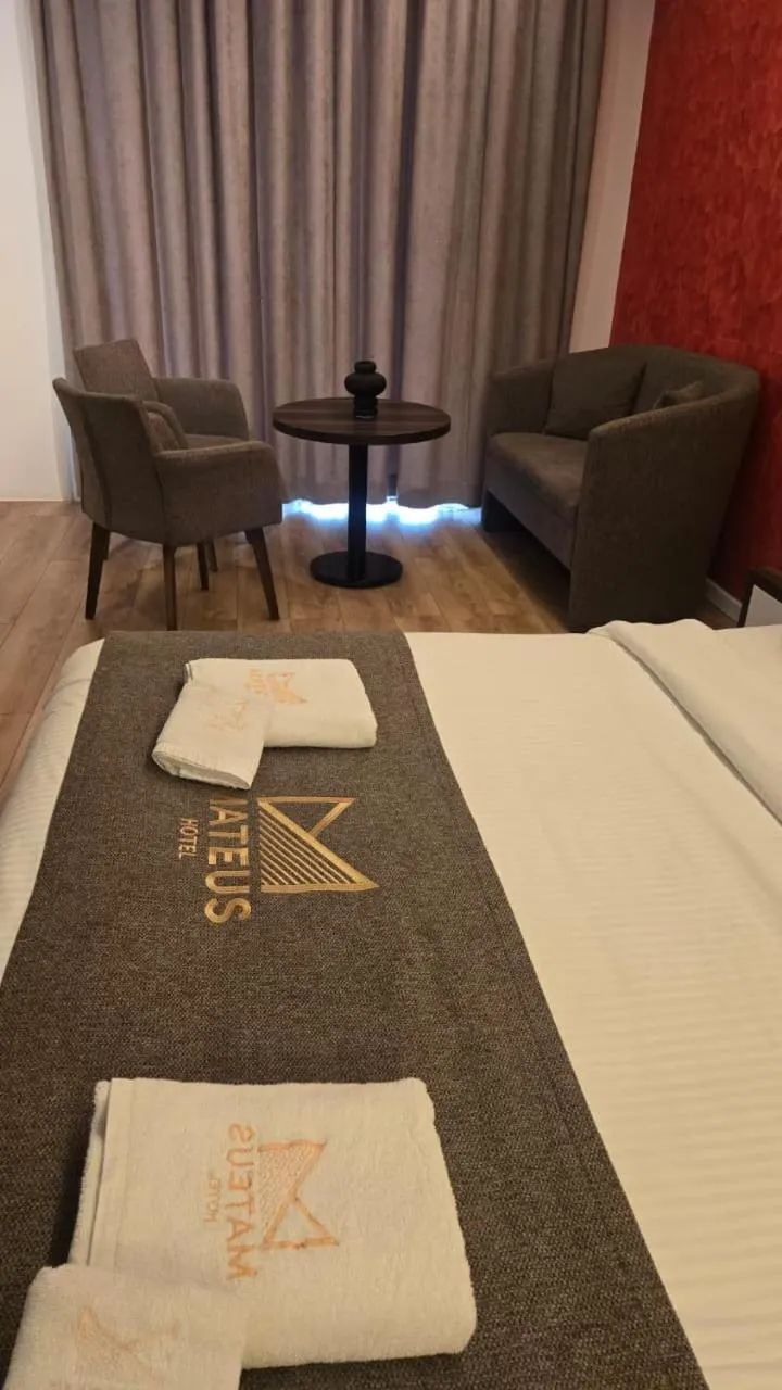 Seating area, Bed in Mateus Hotel & Pool