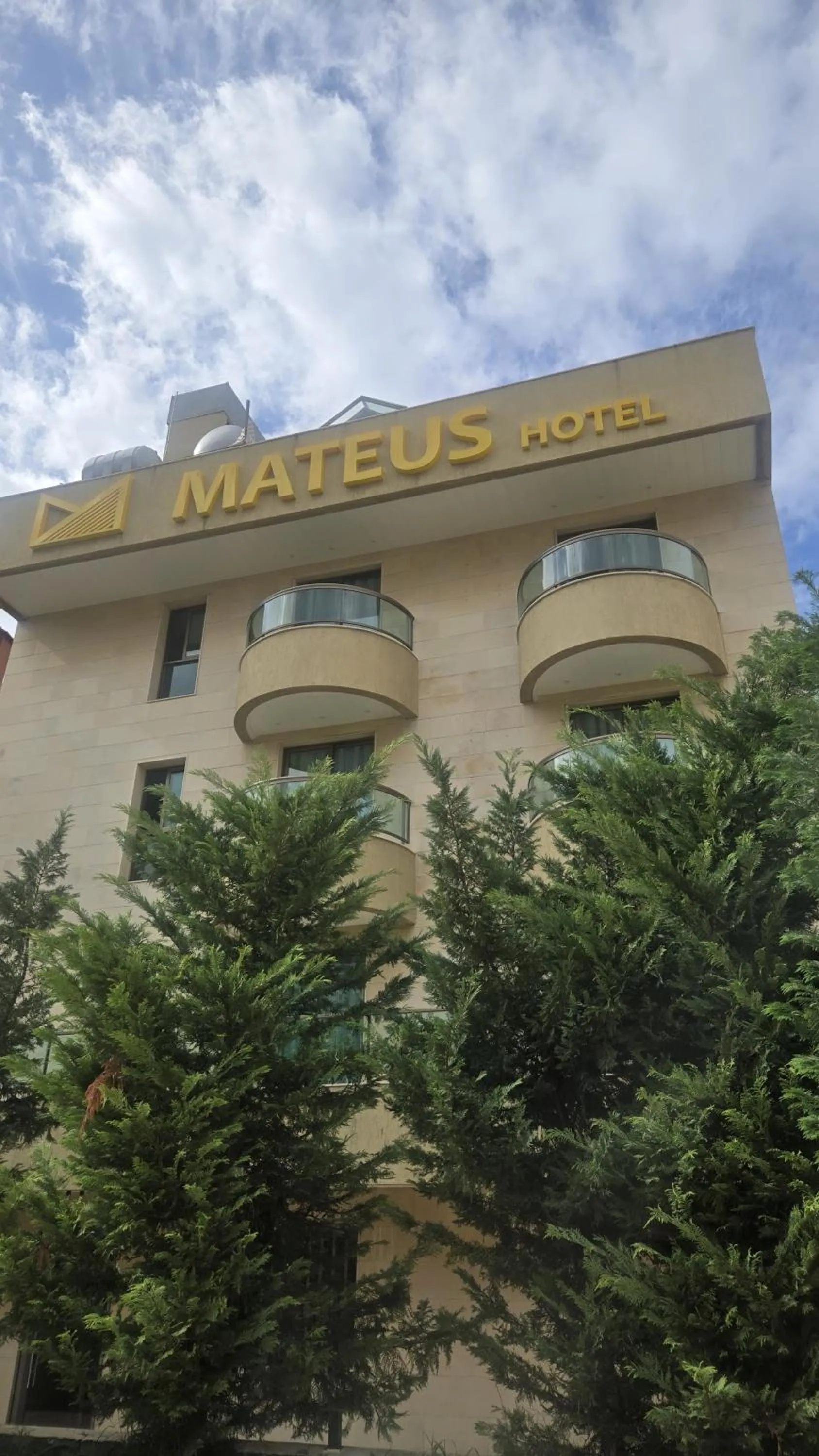 Property building in Mateus Hotel & Pool