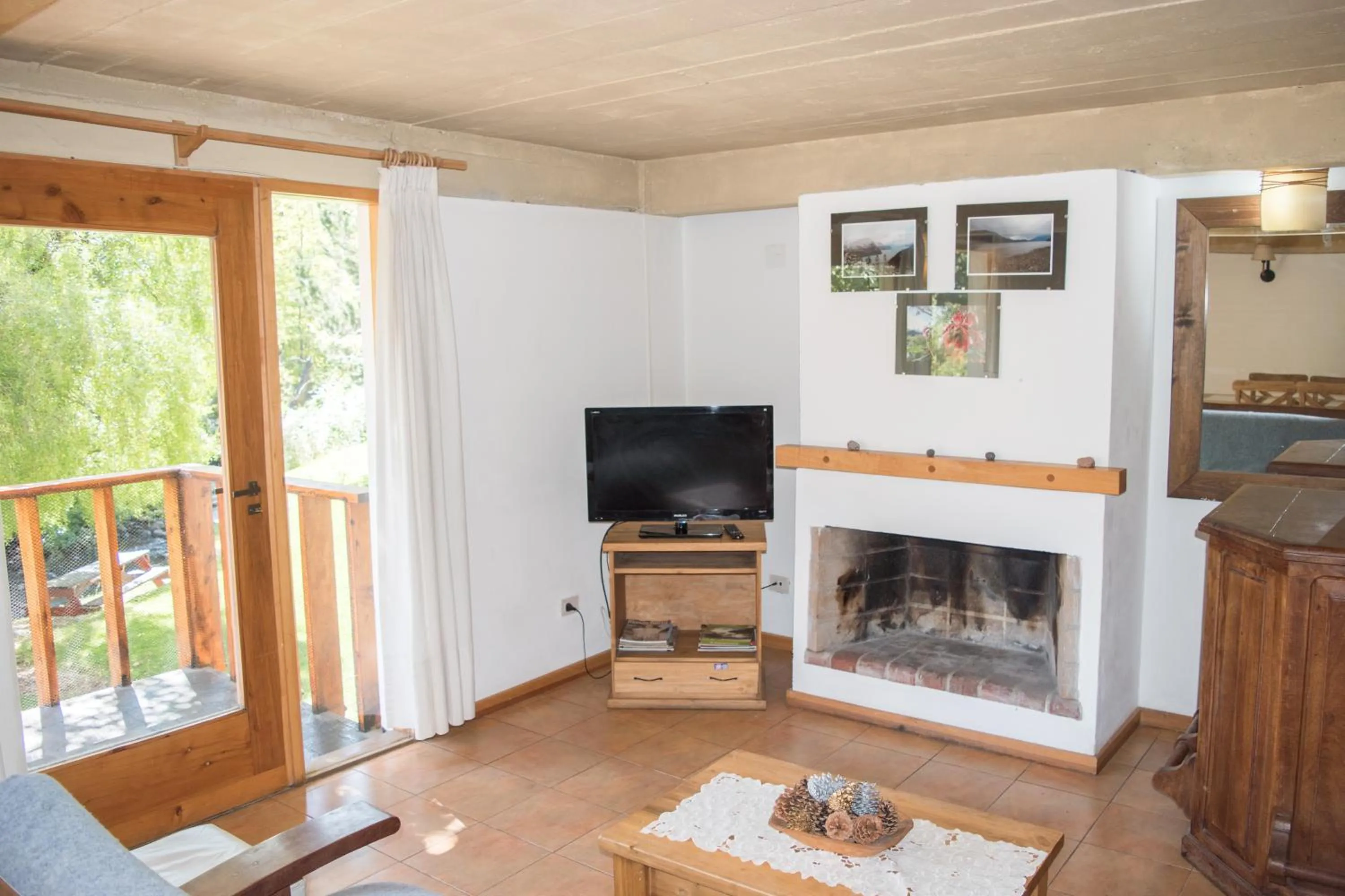 Communal lounge/ TV room in Cabañas Rucaleufu