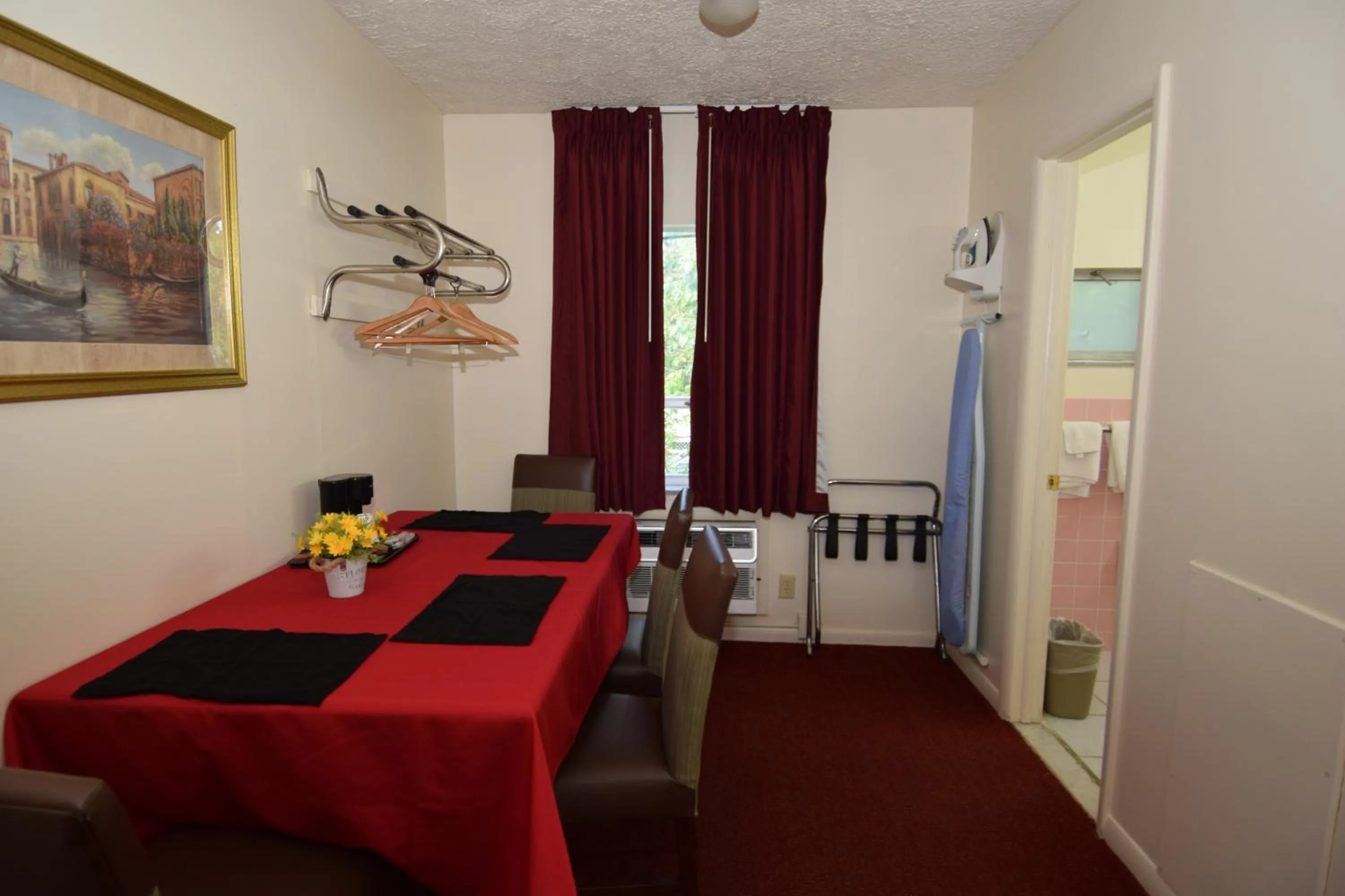 Seating area in Knights Inn Oswego East