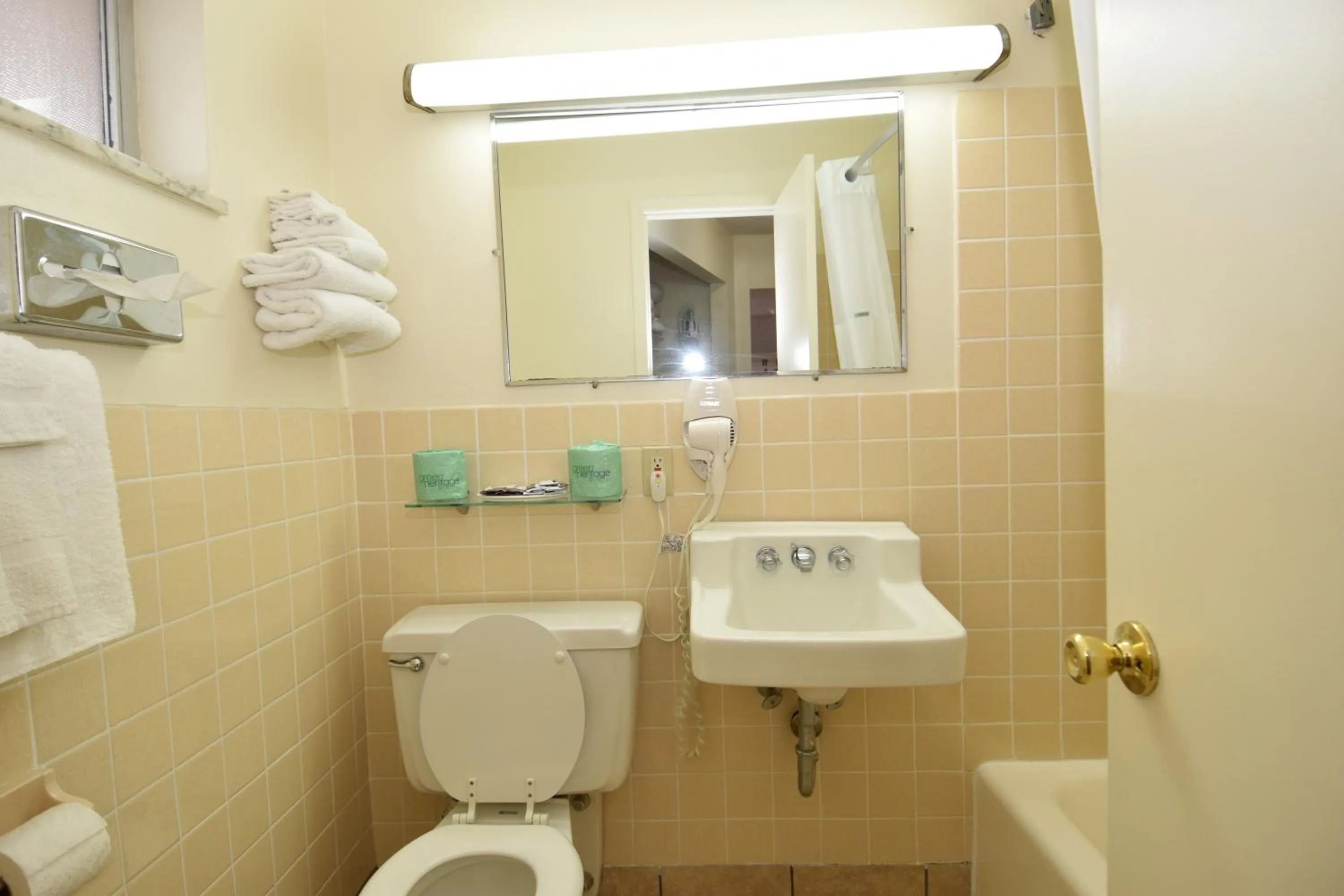 Toilet in Knights Inn Oswego East