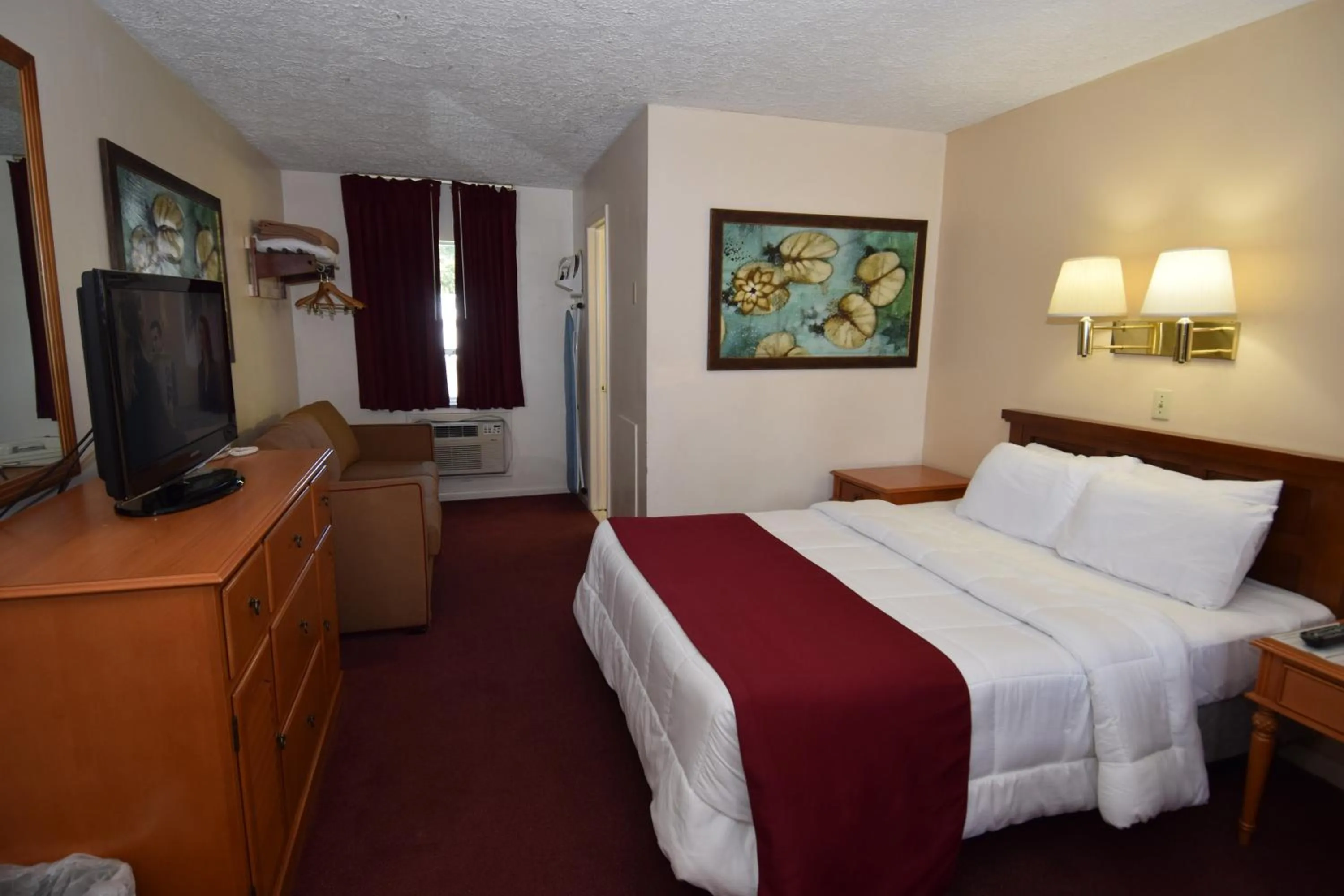 Bed in Knights Inn Oswego East