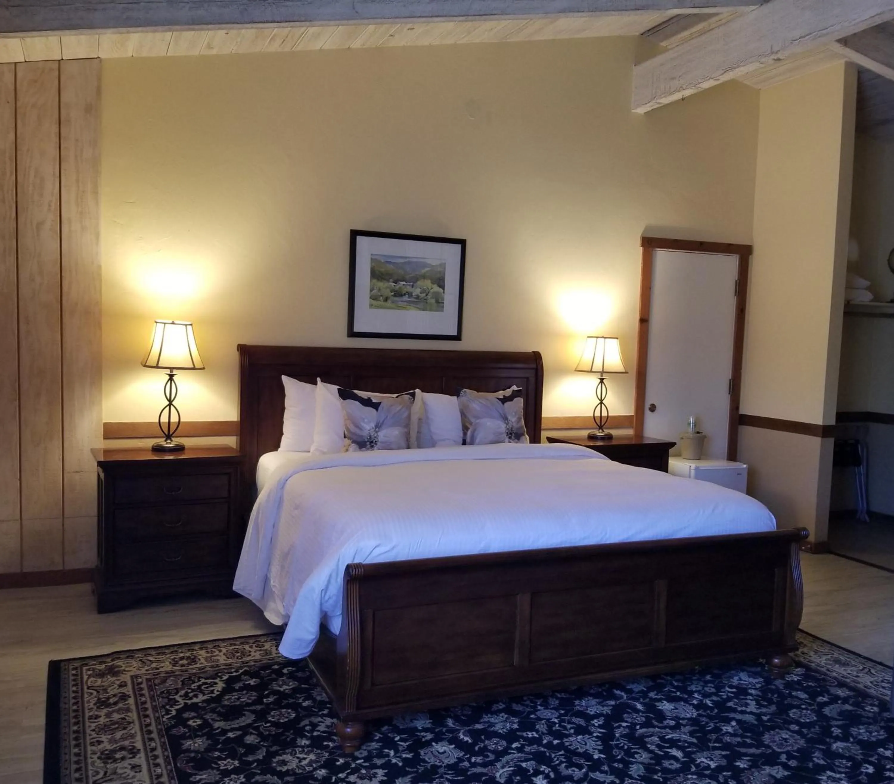 Bedroom, Bed in Carmel Valley Lodge