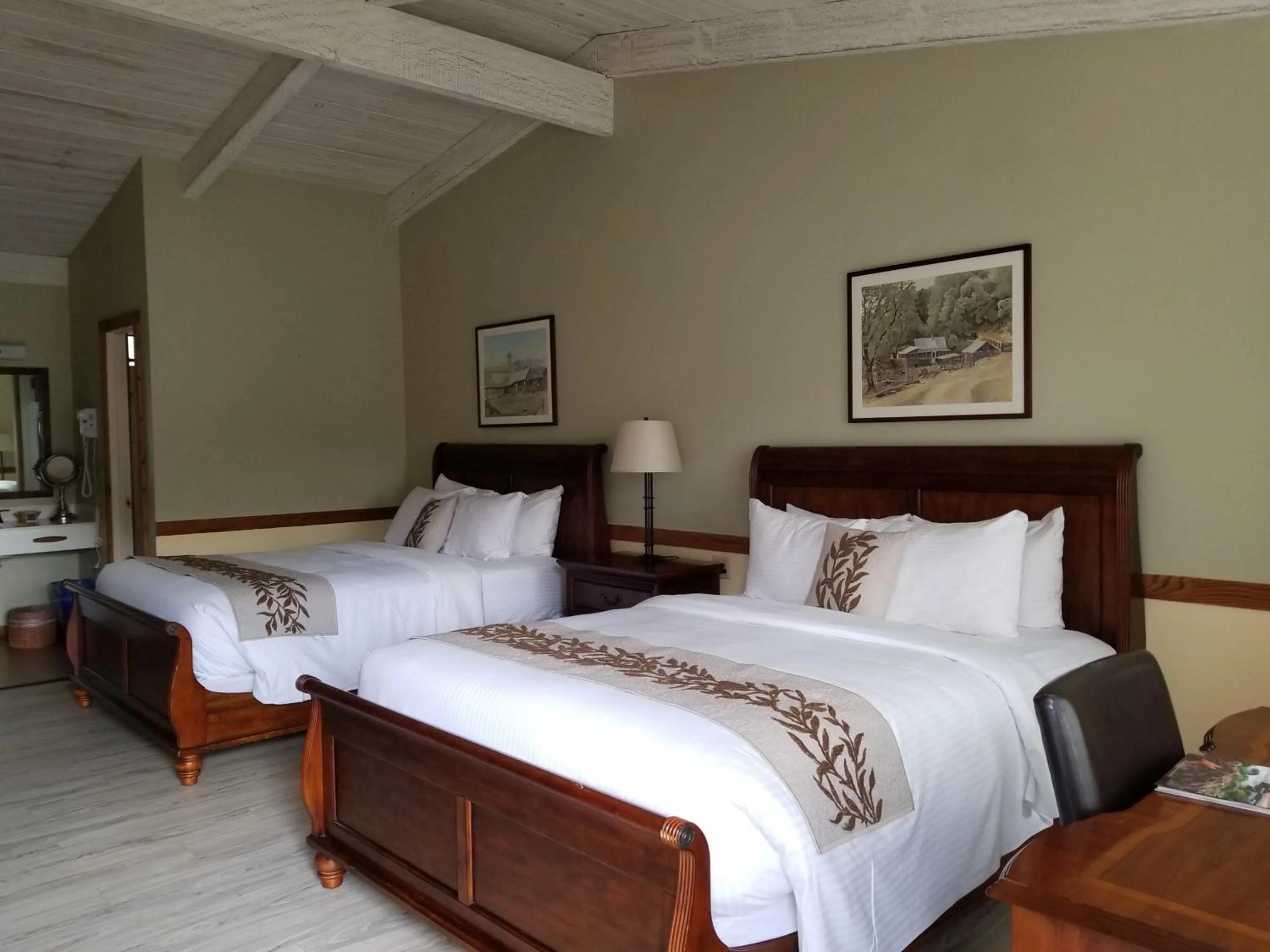 Photo of the whole room, Bed in Carmel Valley Lodge