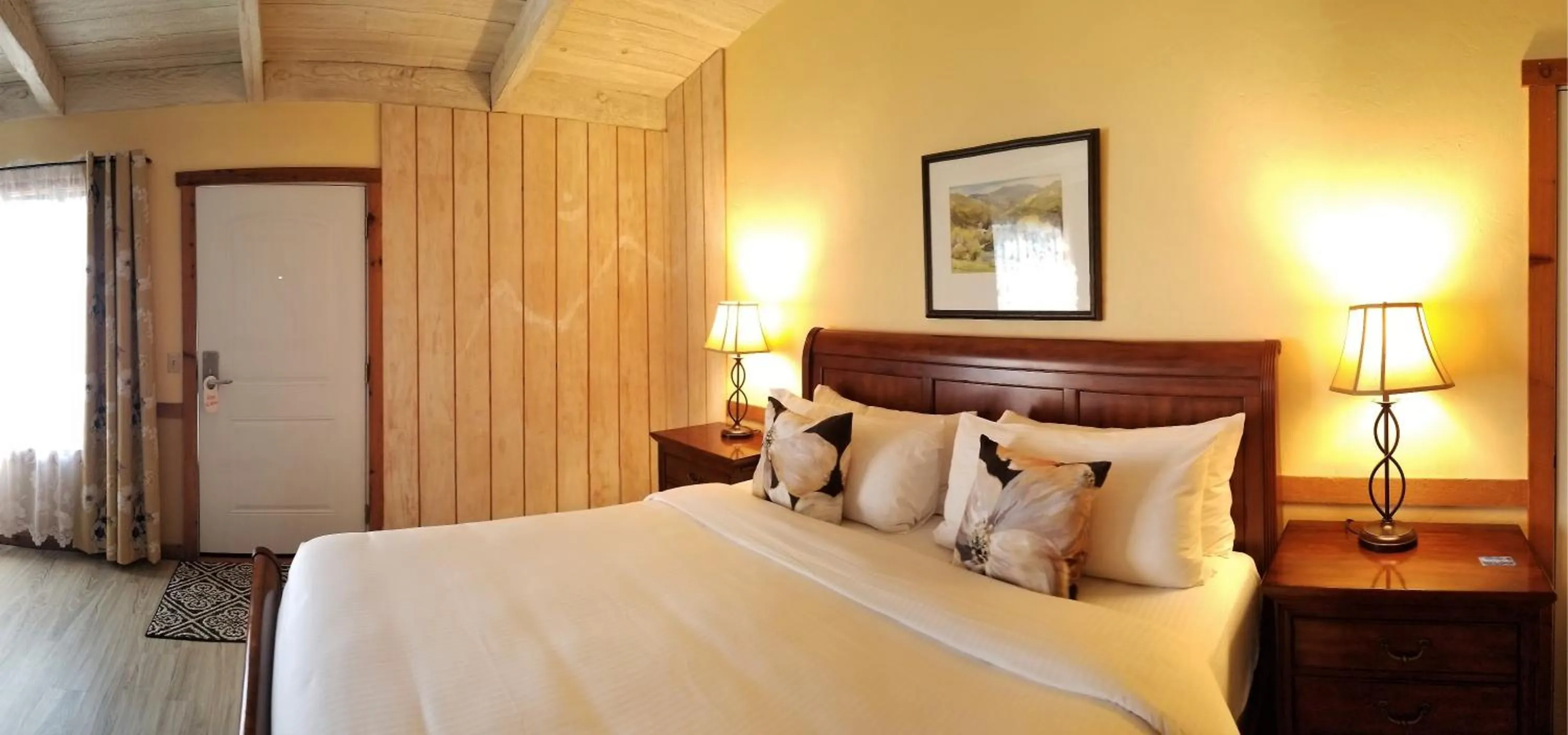 Bed in Carmel Valley Lodge