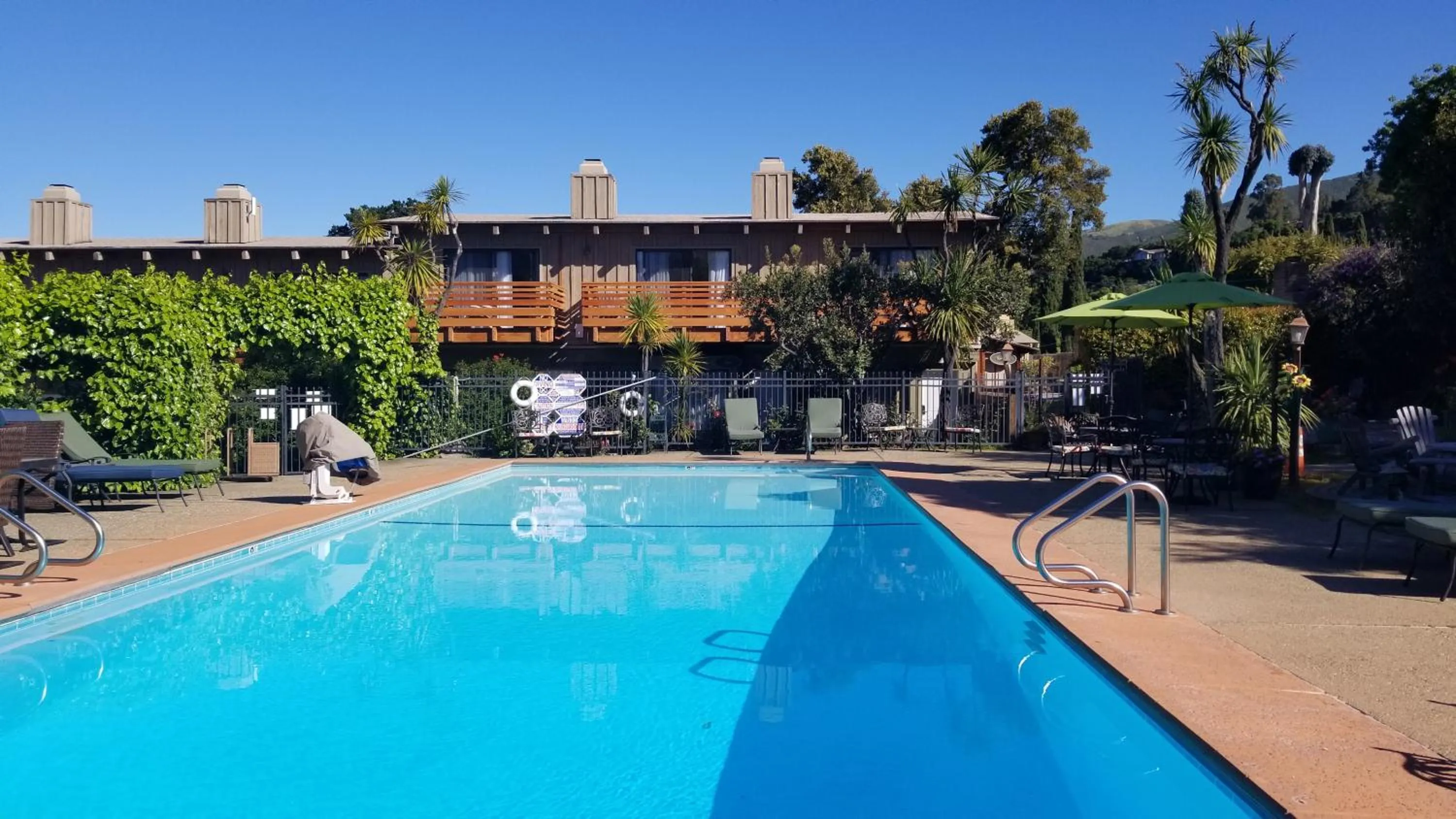 Pool view in Carmel Valley Lodge