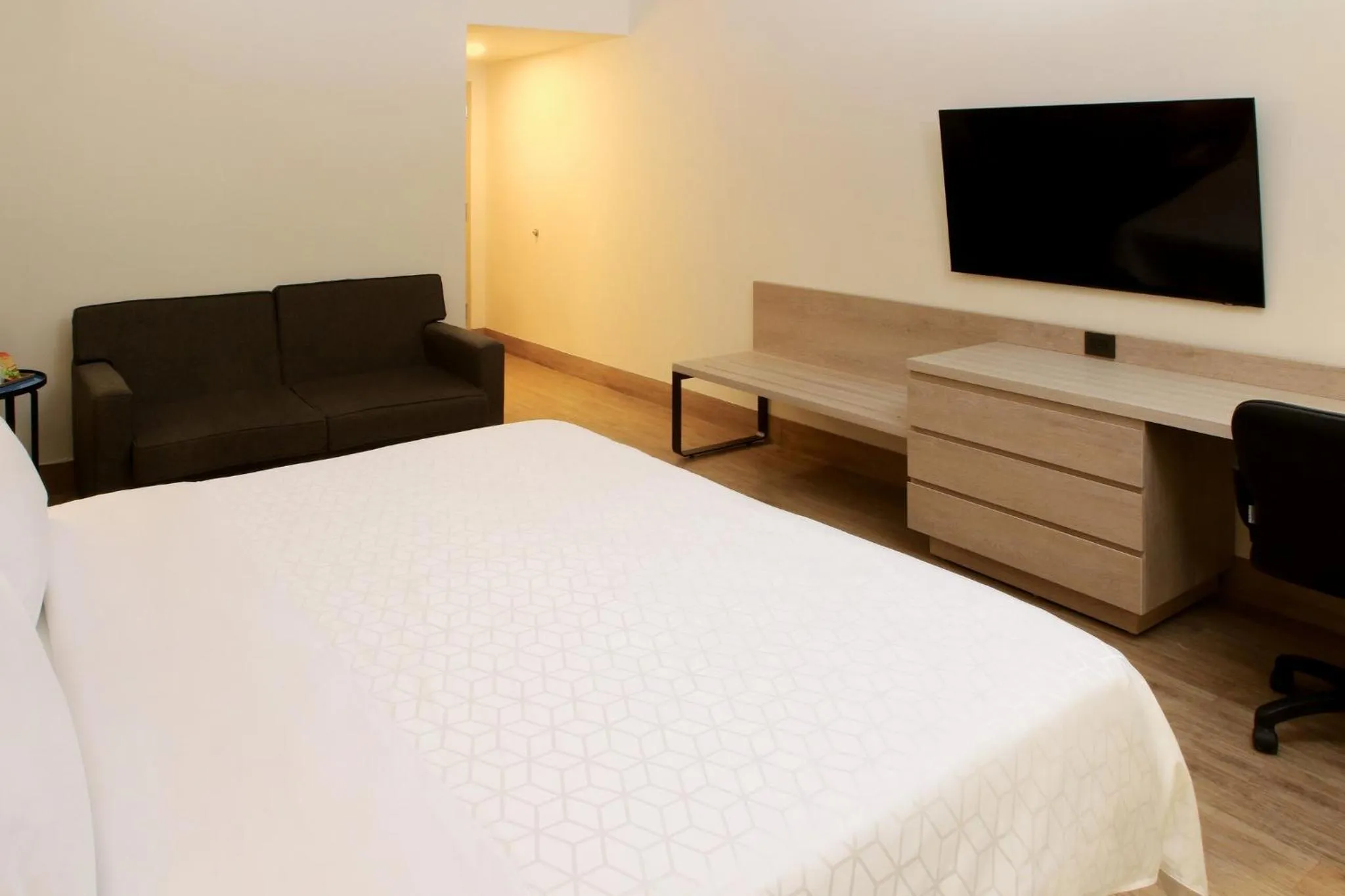 Photo of the whole room, Bed in Holiday Inn Express Torreon by IHG