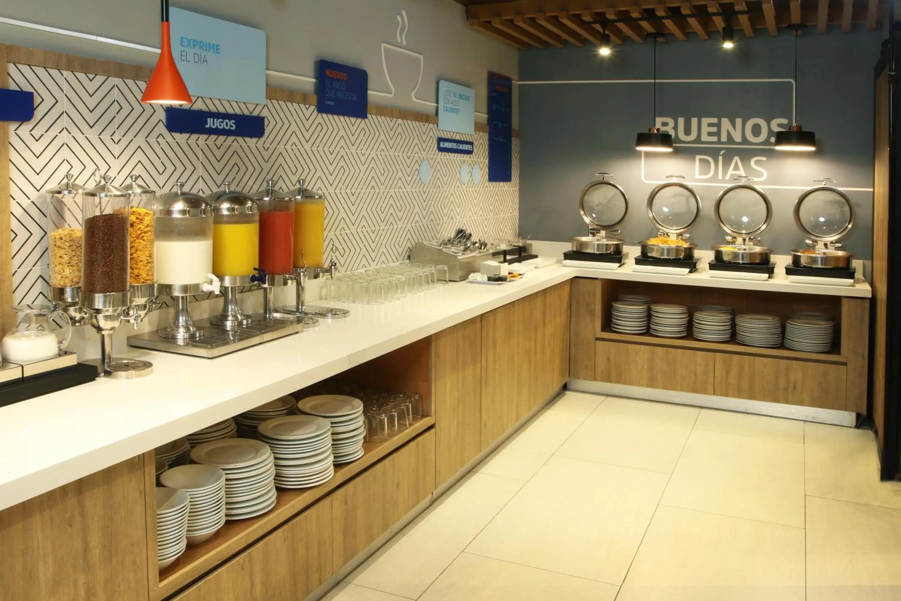 Food and drinks in Holiday Inn Express Torreon by IHG