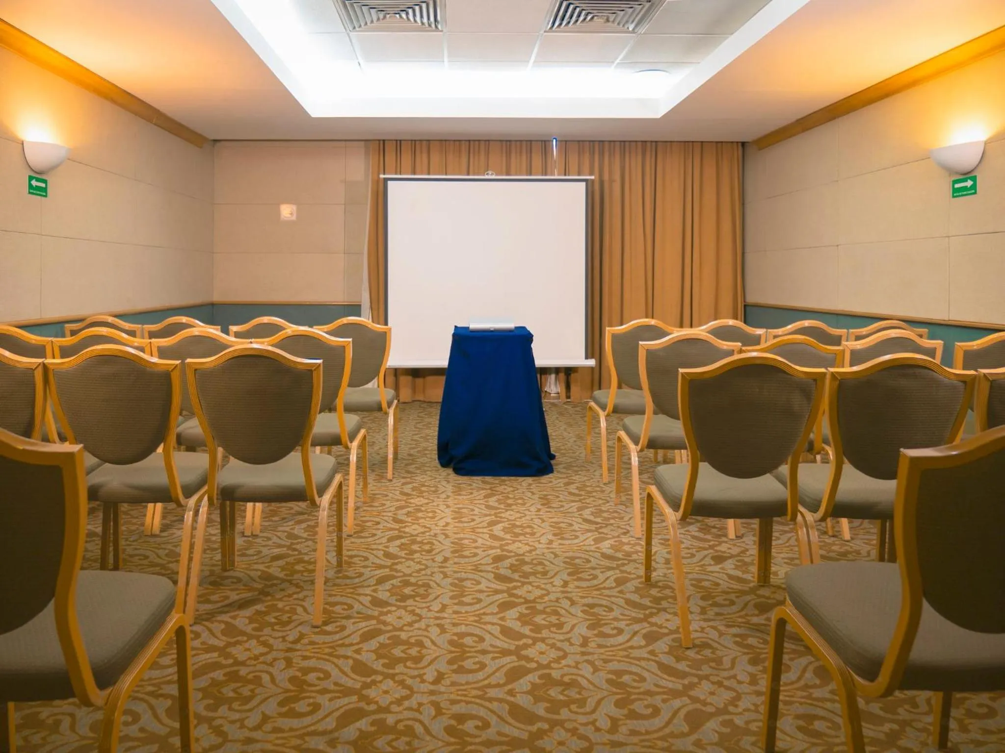 Meeting/conference room in Holiday Inn Express Torreon by IHG